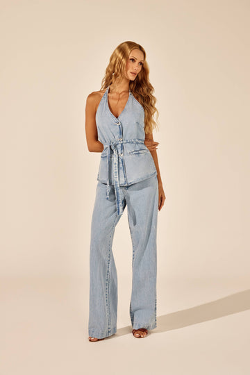 Blusa jeans frente única alfaiataria, look de frente com calça wide leg Onça Preta