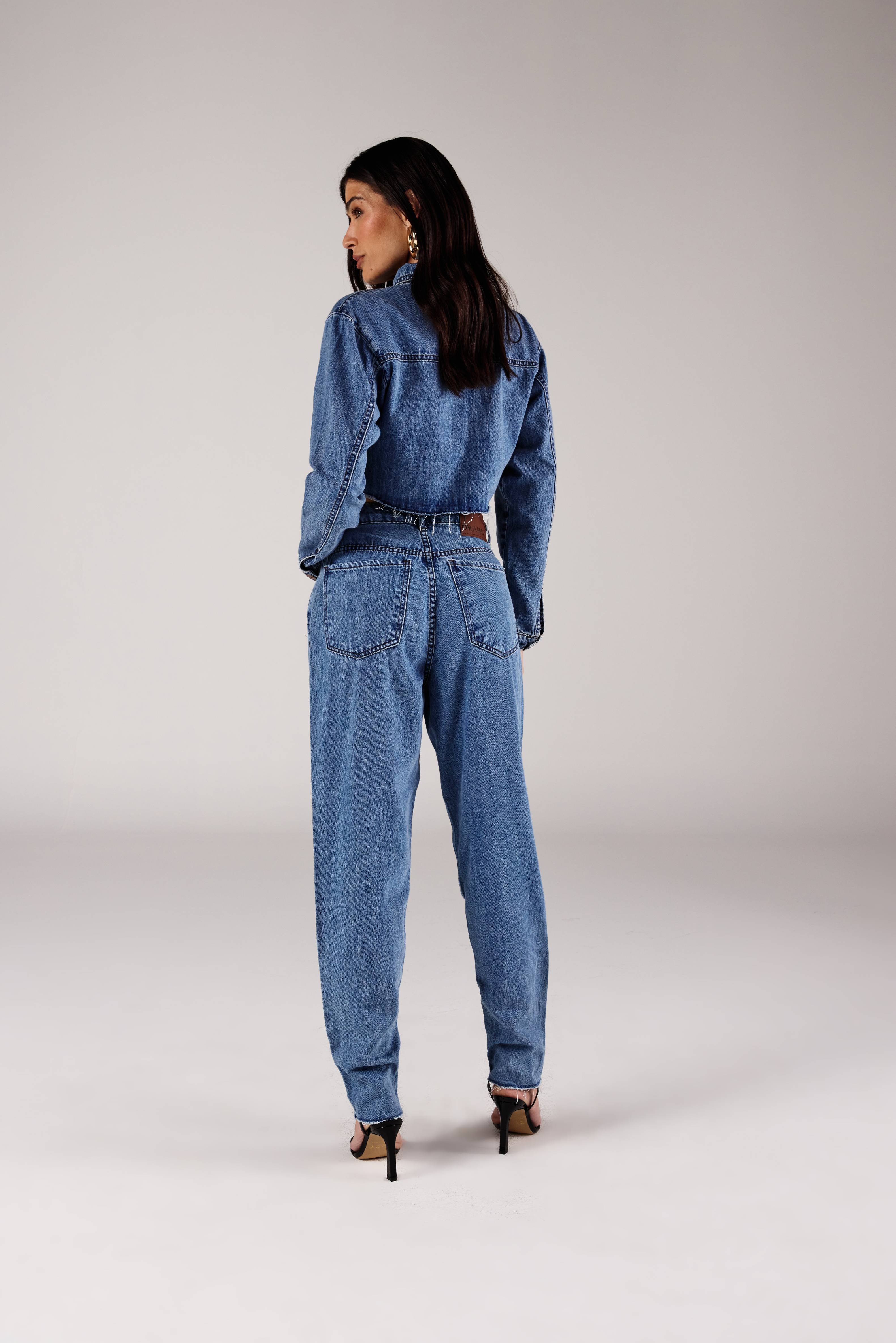 CAMISA FEMININA DETALHE LAVAÇÃO FRONTAL JEANS ONÇA PRETA