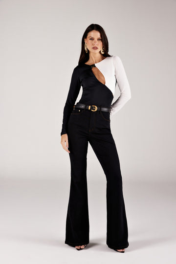 CALÇA FLARE FEMININA AMACIADA JEANS ONÇA PRETA