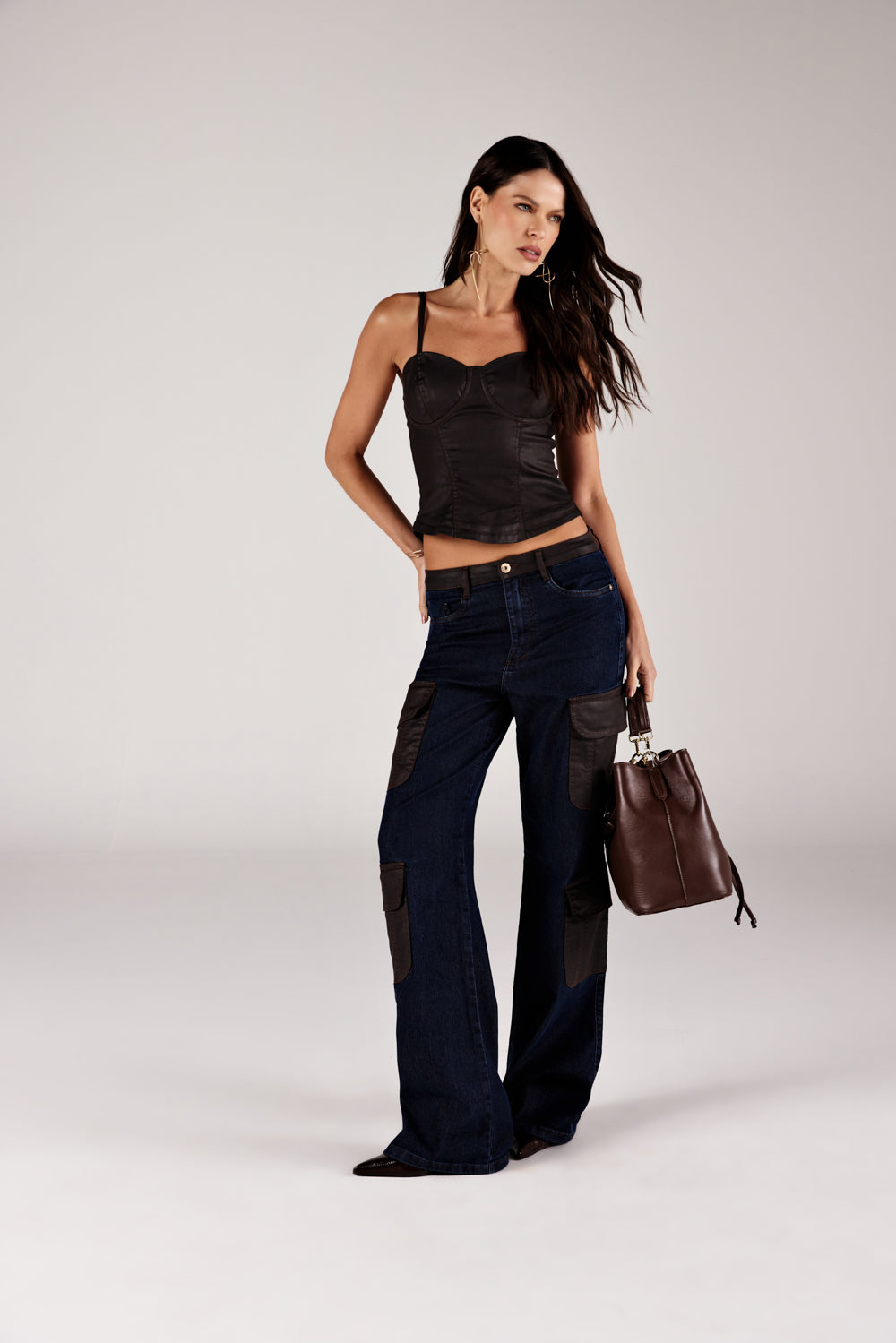 CALÇA RETA FEMININA CARGO BOLSOS ARREDONDADOS  JEANS ONÇA PRETA