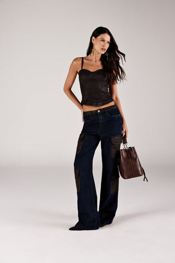 CALÇA RETA FEMININA CARGO BOLSOS ARREDONDADOS  JEANS ONÇA PRETA