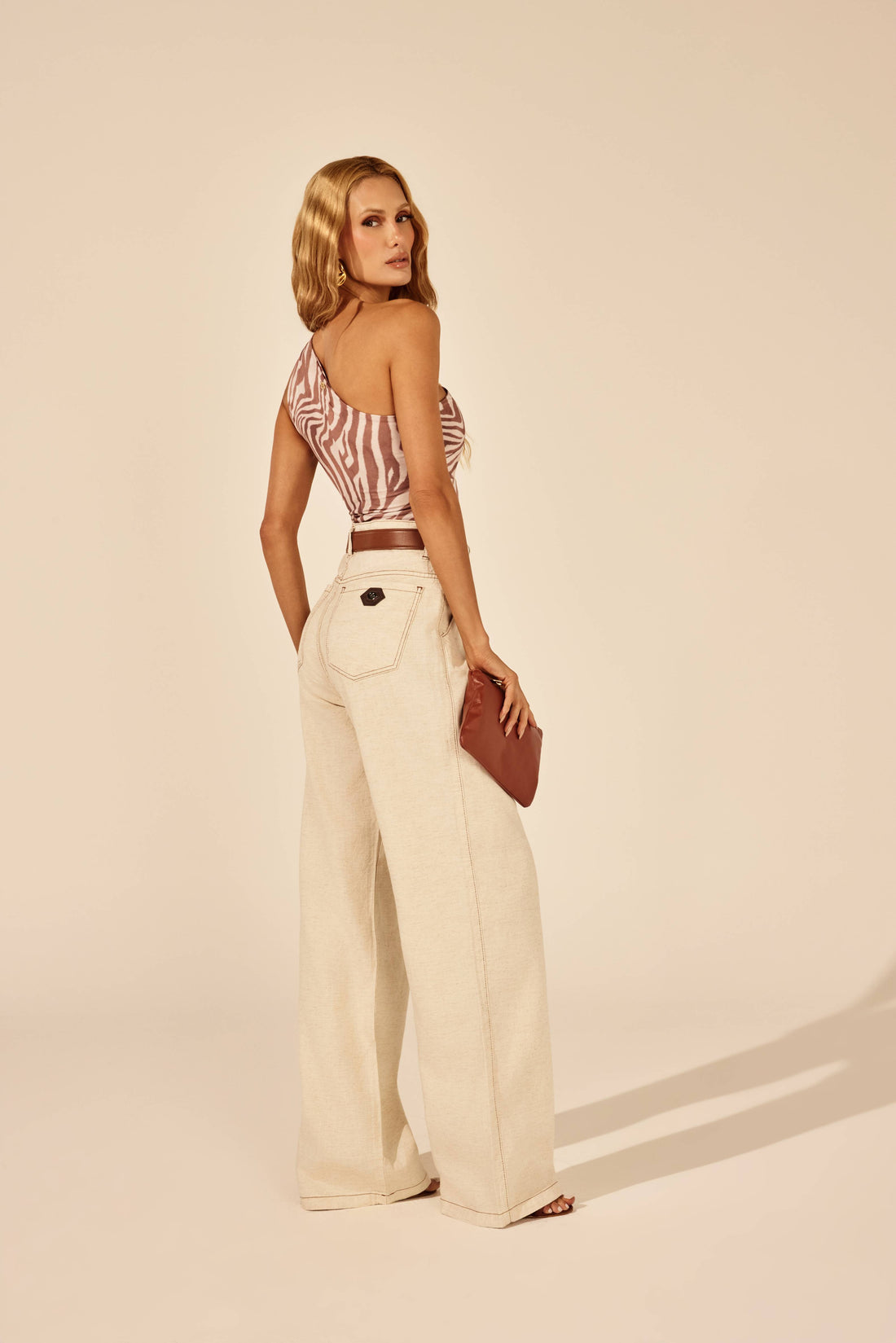 CALÇA RETA BOLSO FACA JEANS CRUA