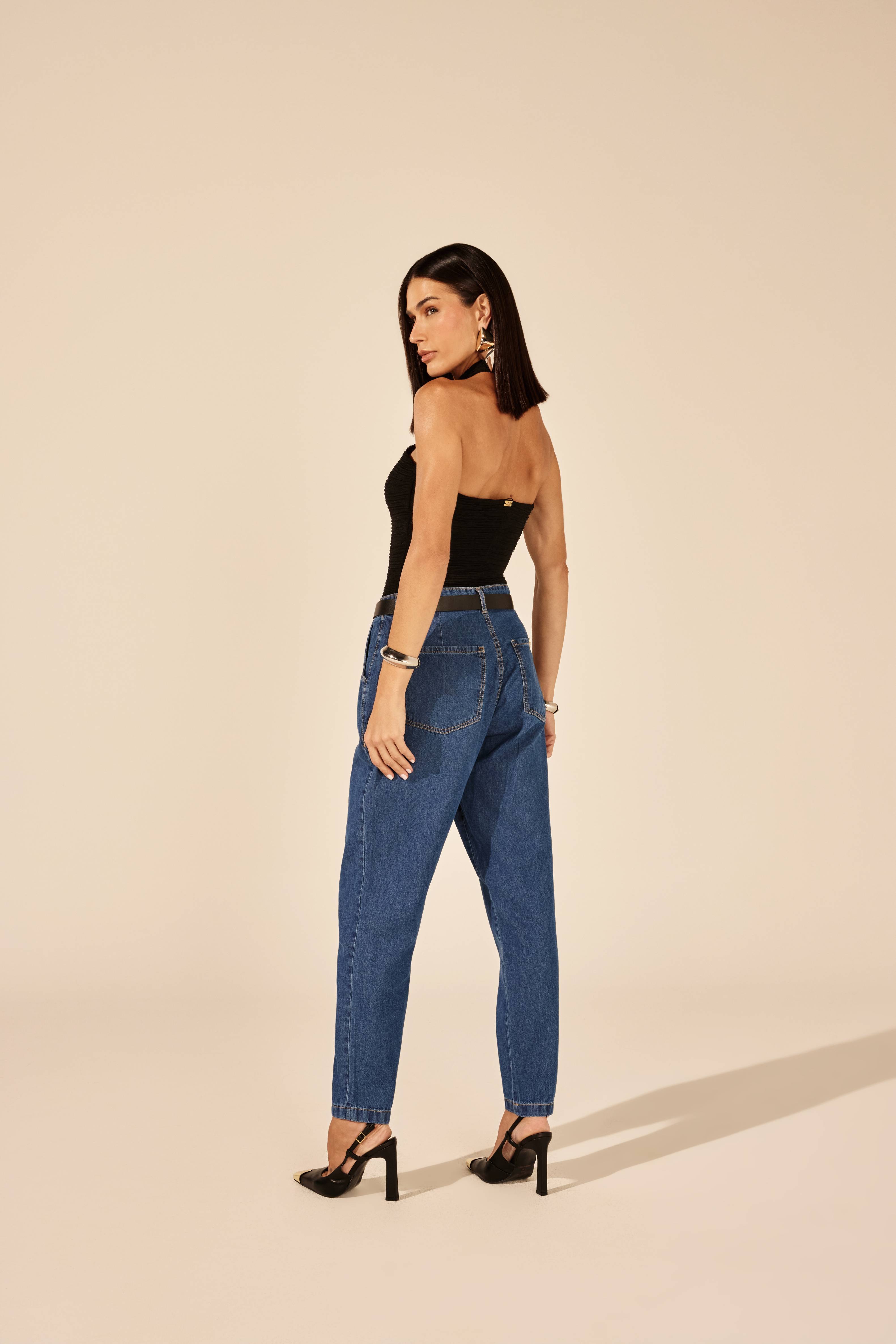 CALÇA JEANS MOM BOLSO FRONTAL BORDADO FLORAL