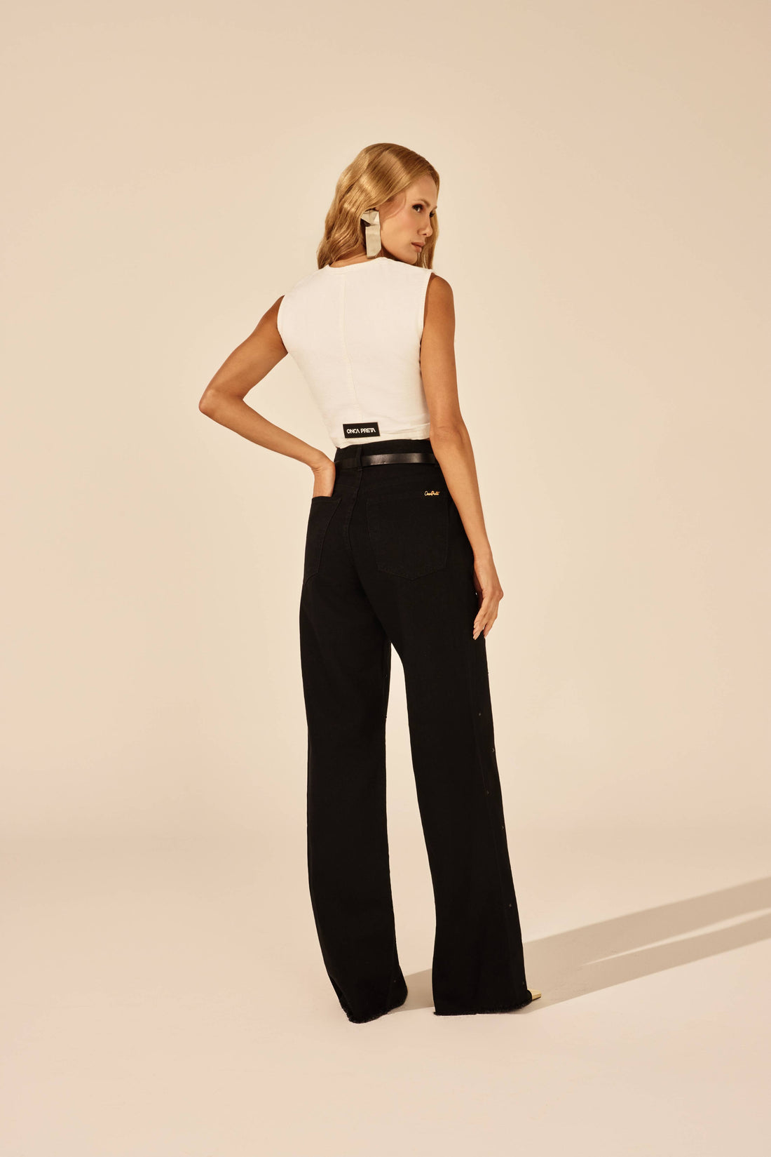 COLETE CROPPED AMACIADO JEANS CRU