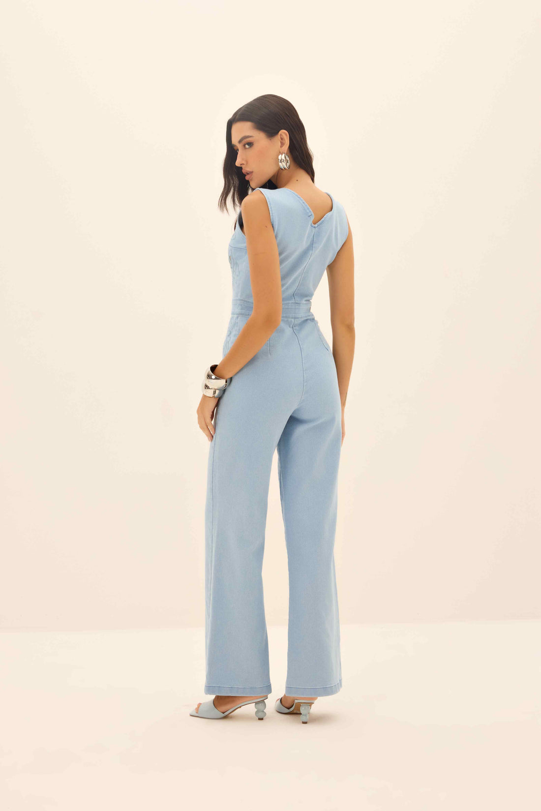 MACACÃO FEMININO BORDADO FRONTAL JEANS ONÇA PRETA
