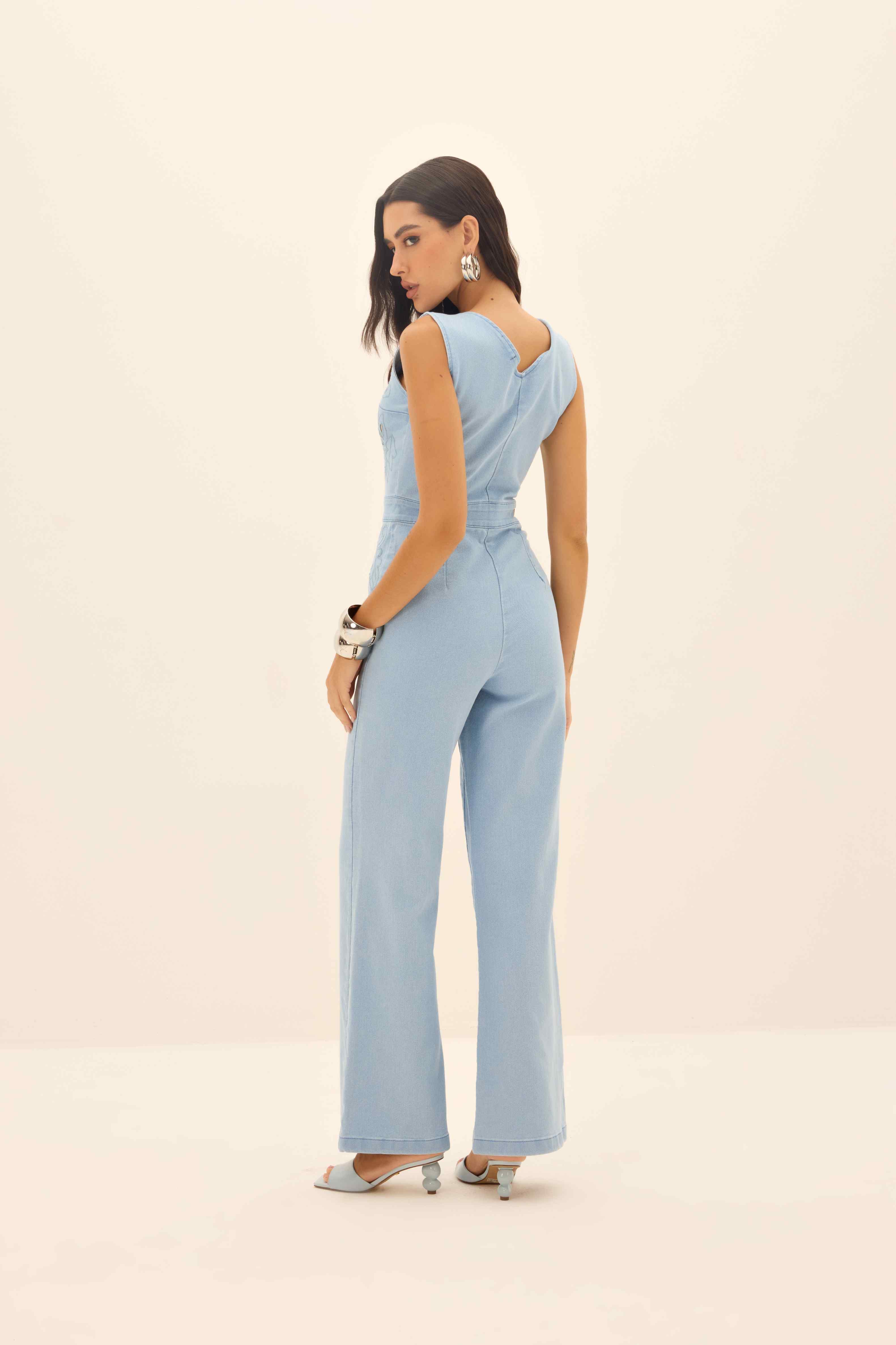 MACACÃO FEMININO BORDADO FRONTAL JEANS ONÇA PRETA