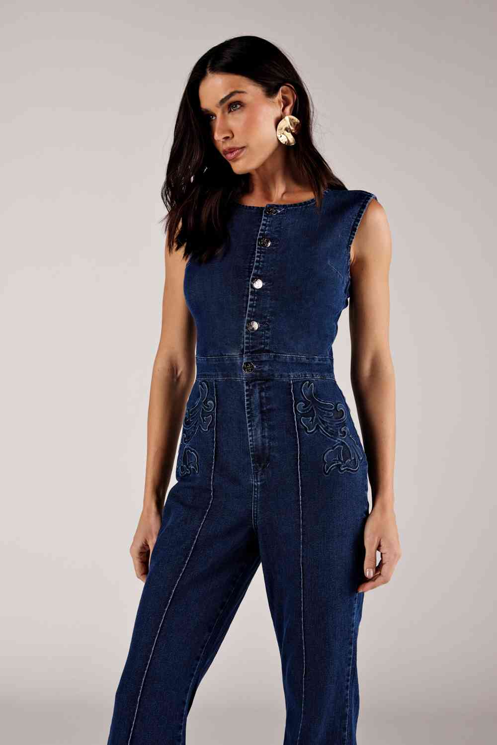 MACACÃO  FEMININO EMBOLSE FRONTAL JEANS ONÇA PRETA