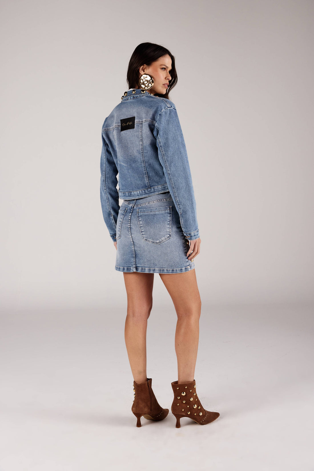 SAIA CURTA  FEMININA BOLAS FRONTAIS JEANS ONÇA PRETA