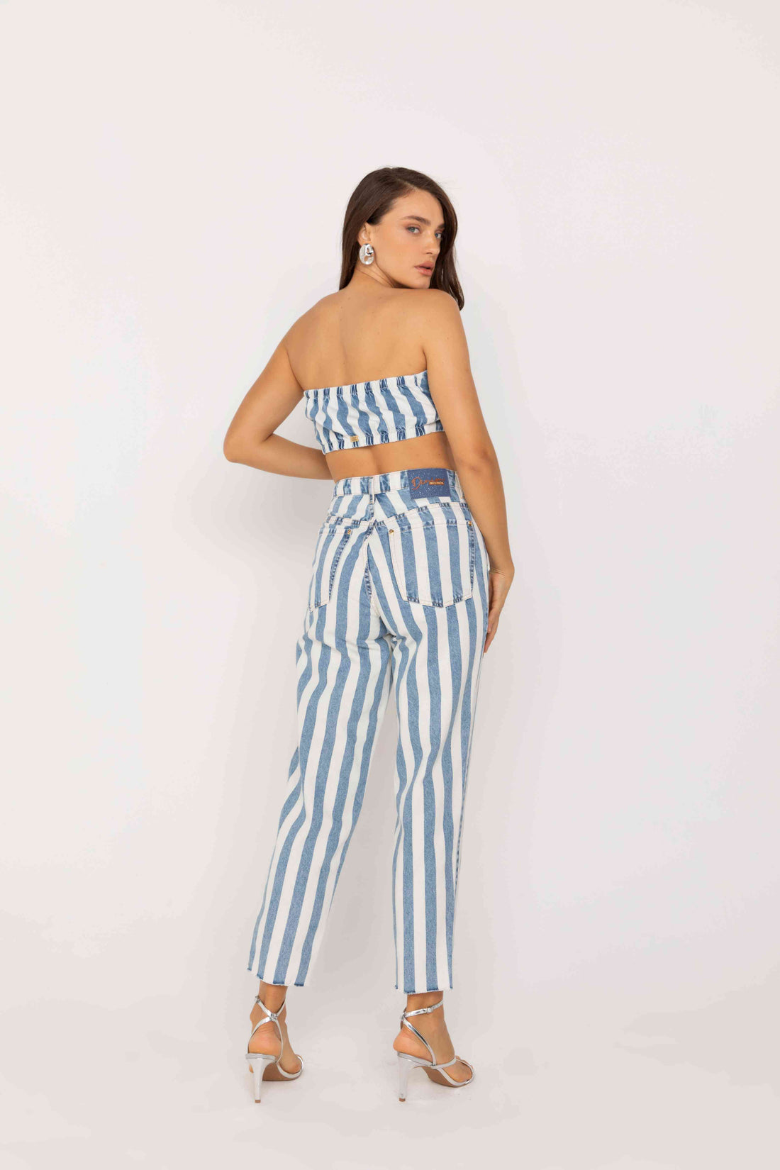 TOP AMARRAÇÃO FRONTAL JEANS ONCA PRETA