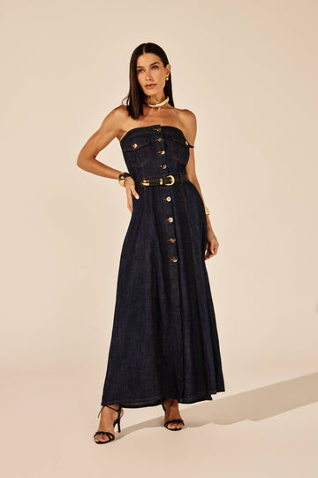 Vestido jeans longo tomara que caia com botões, look de frente Onça Preta
