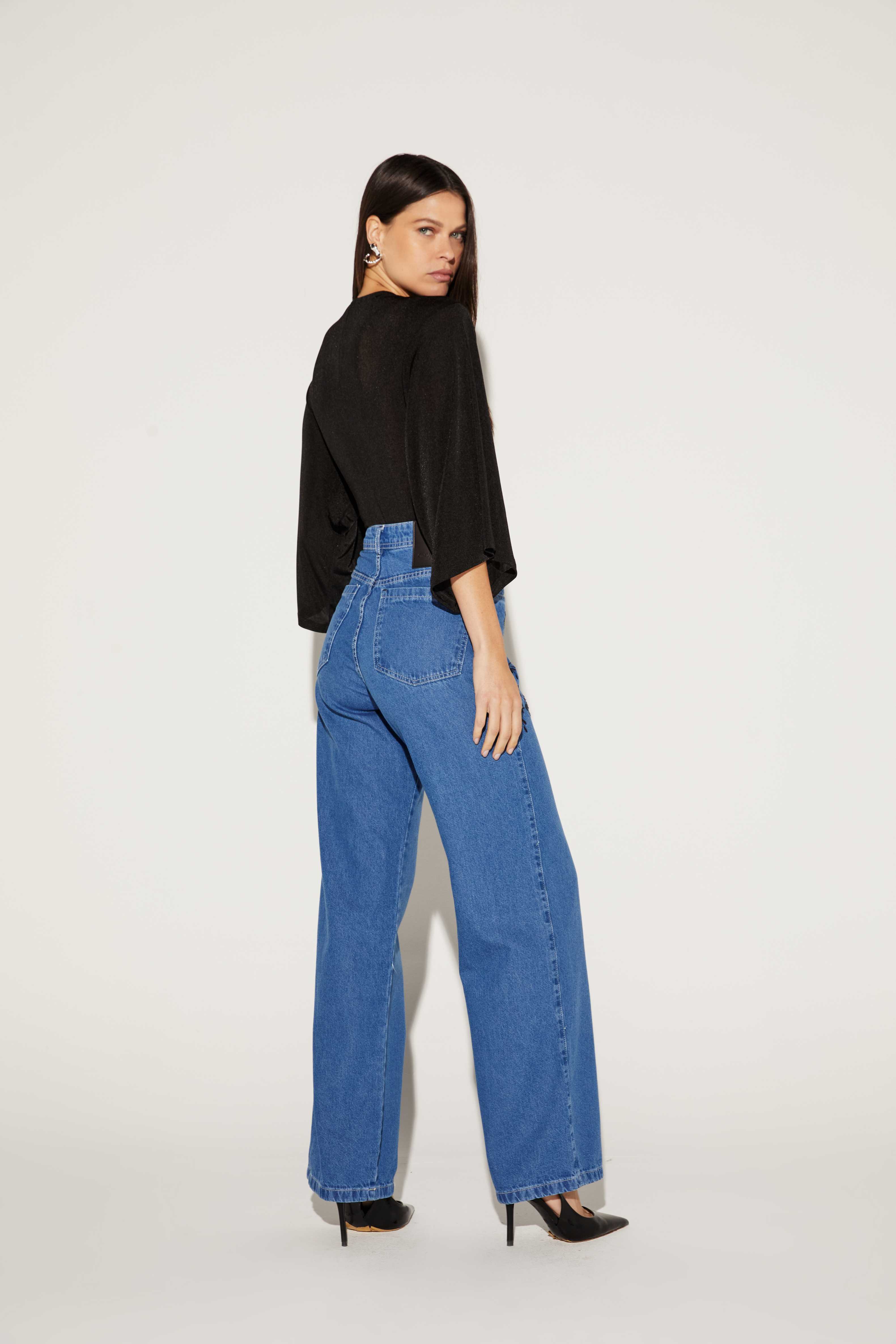 BODY FEMININO DECOTE FUNDO ONCA PRETA