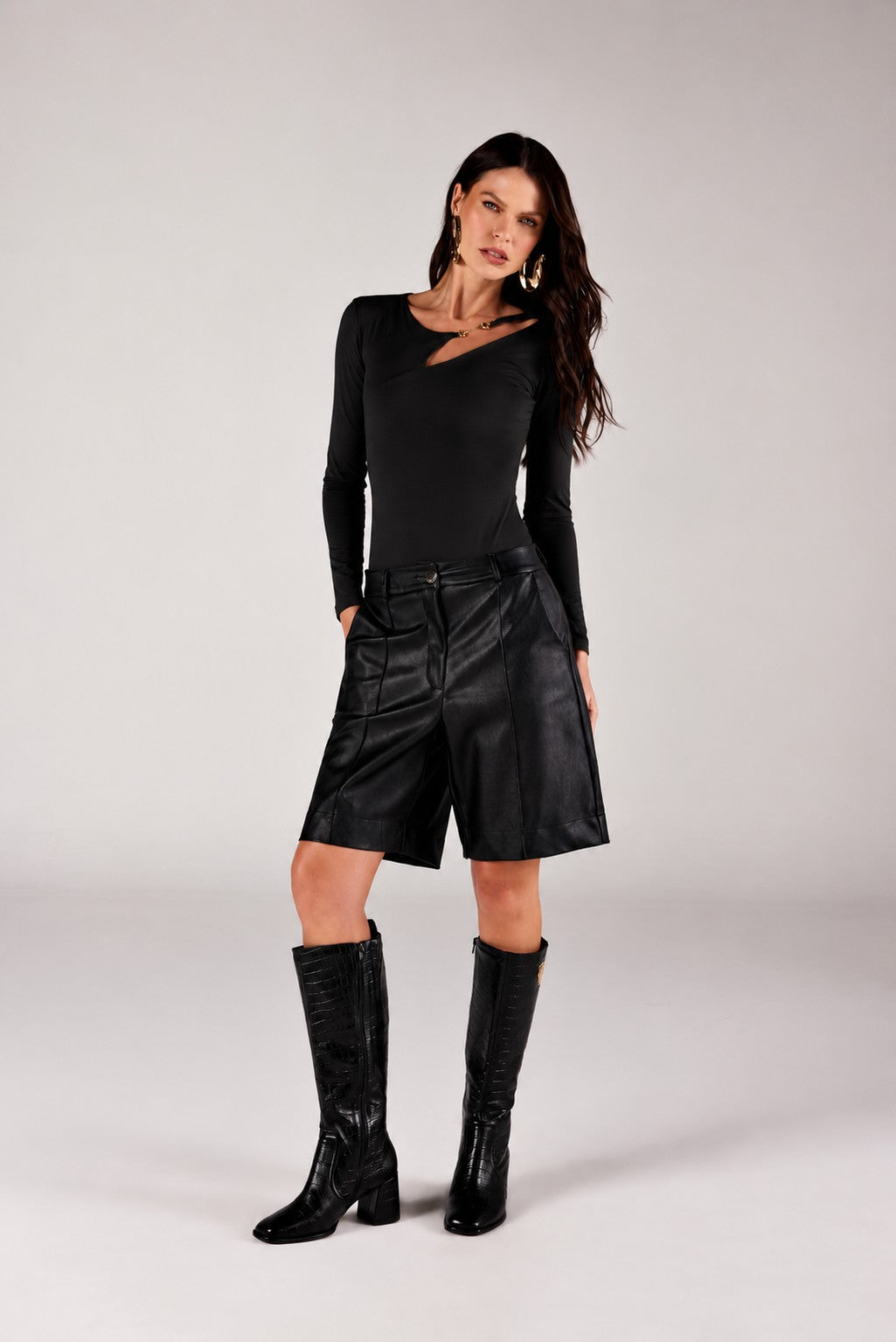 BODY DECOTE CUT OUT DETALHE METAL