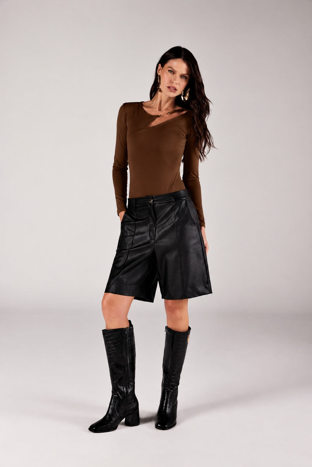 BODY DECOTE CUT OUT DETALHE METAL