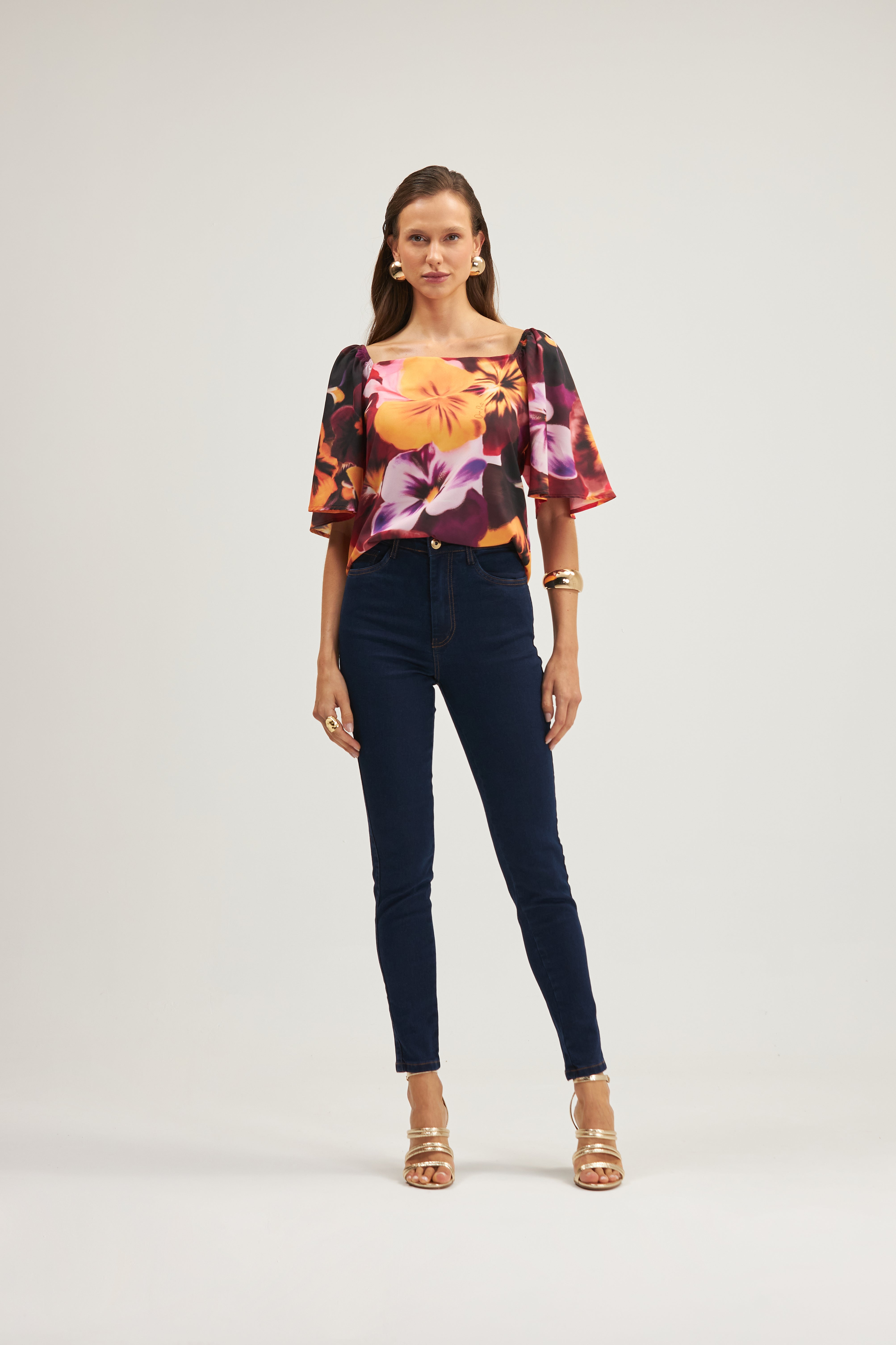 BLUSA ESTAMPADA MANGA CURTA ONCA PRETA