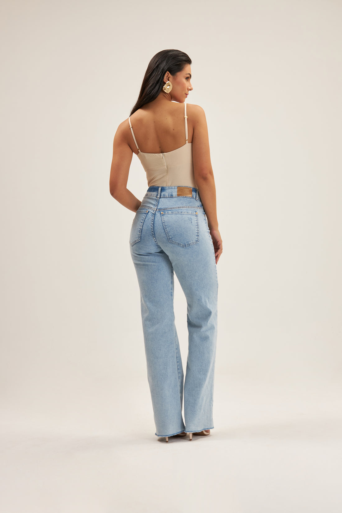 BLUSA DE ALCA COM GUIPIR ONCA PRETA