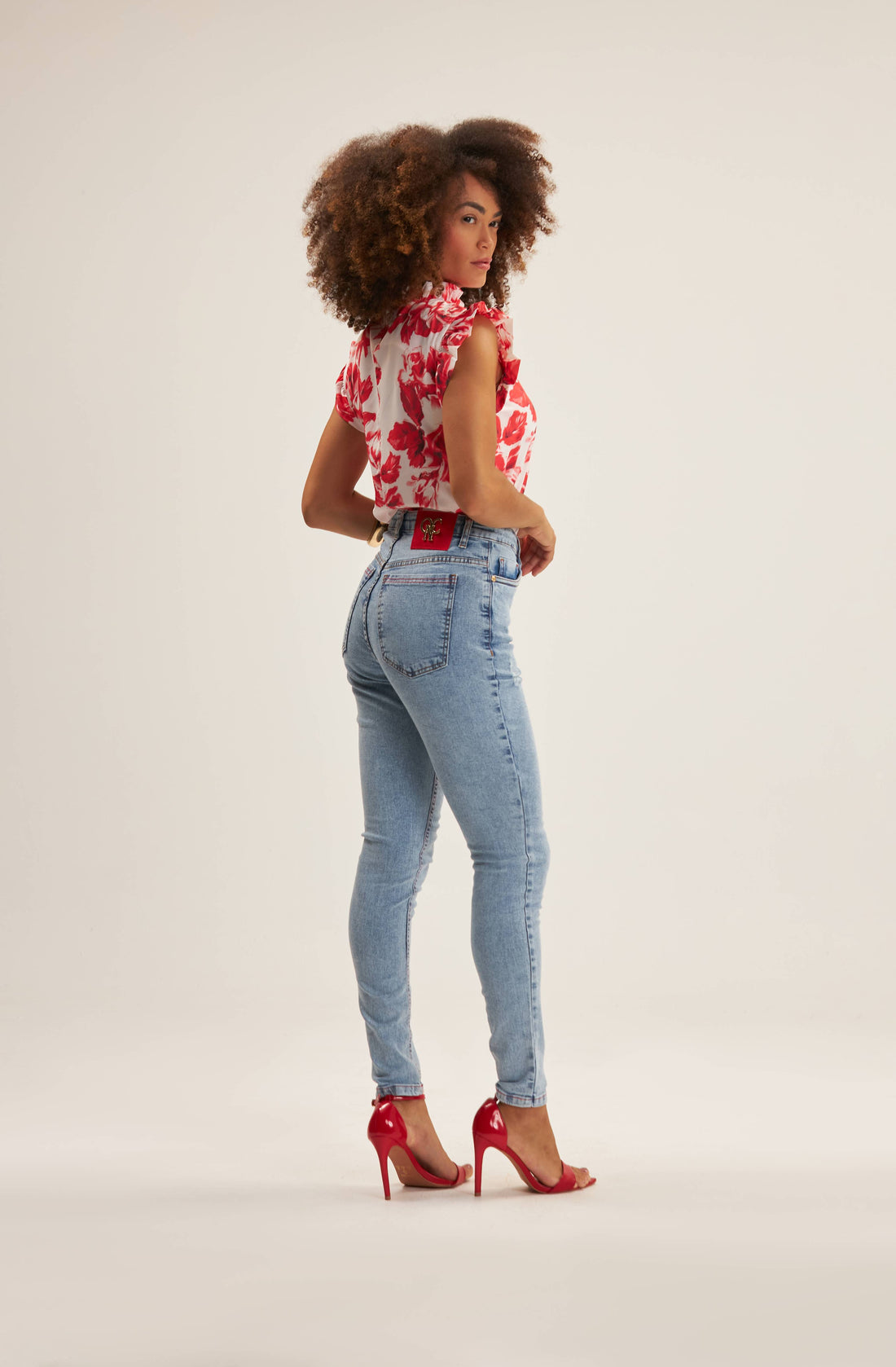 BLUSA ESTAMPADA LACO ONCA PRETA