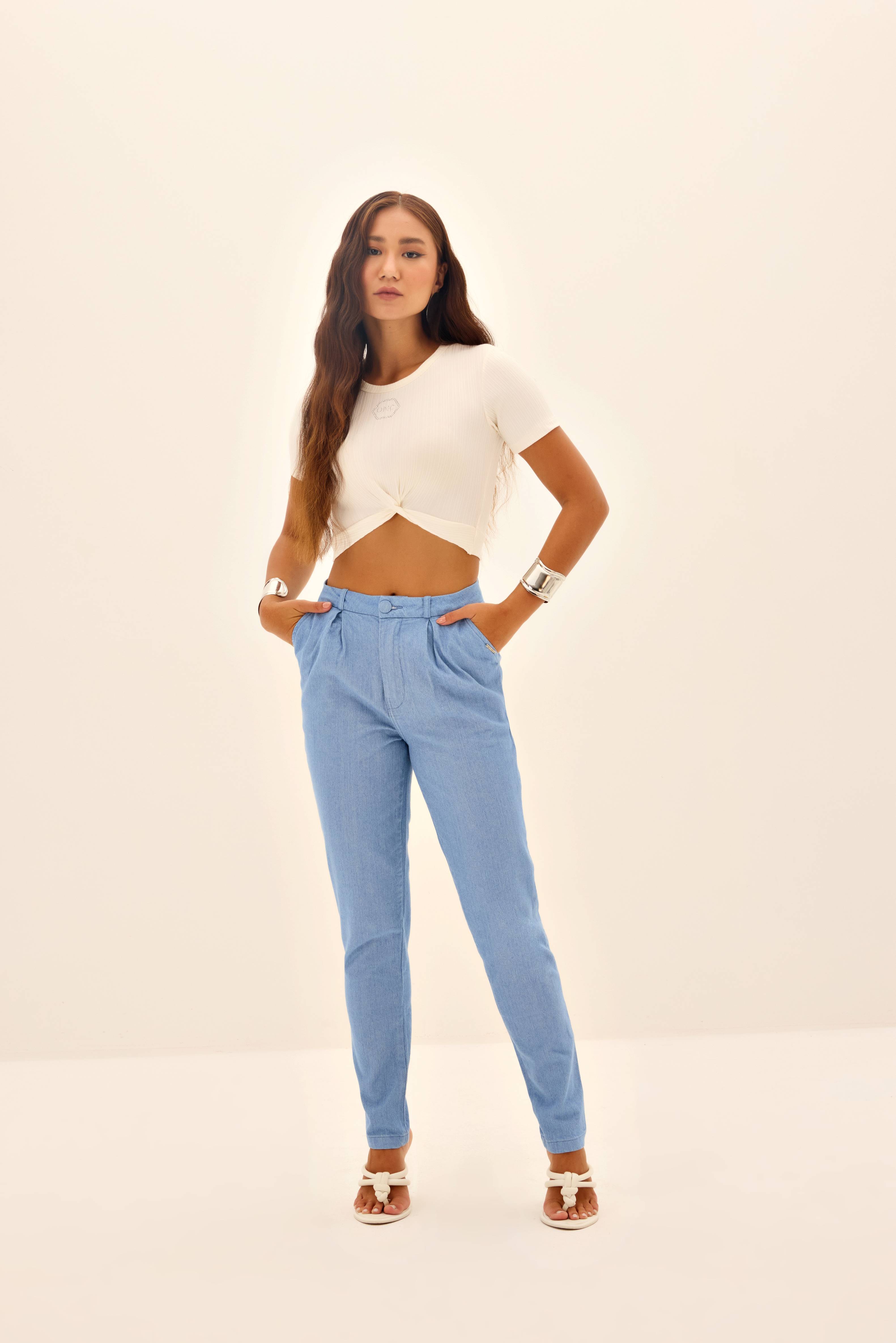 BLUSA CROPPED MANGA CURTA TORÇÃO FRONTAL