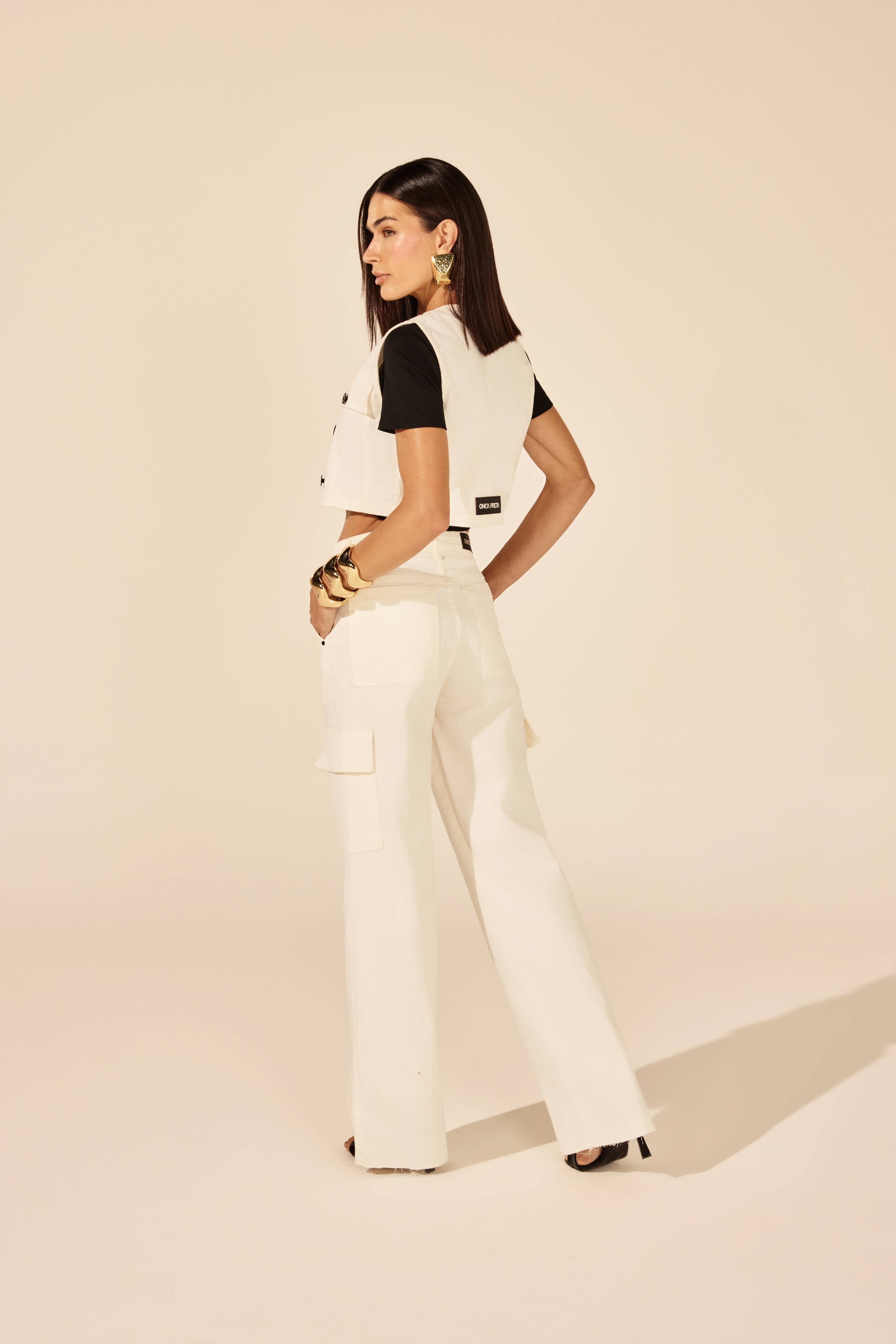 BLUSA CROPPED ETIQUETA FRONTAL PRETO