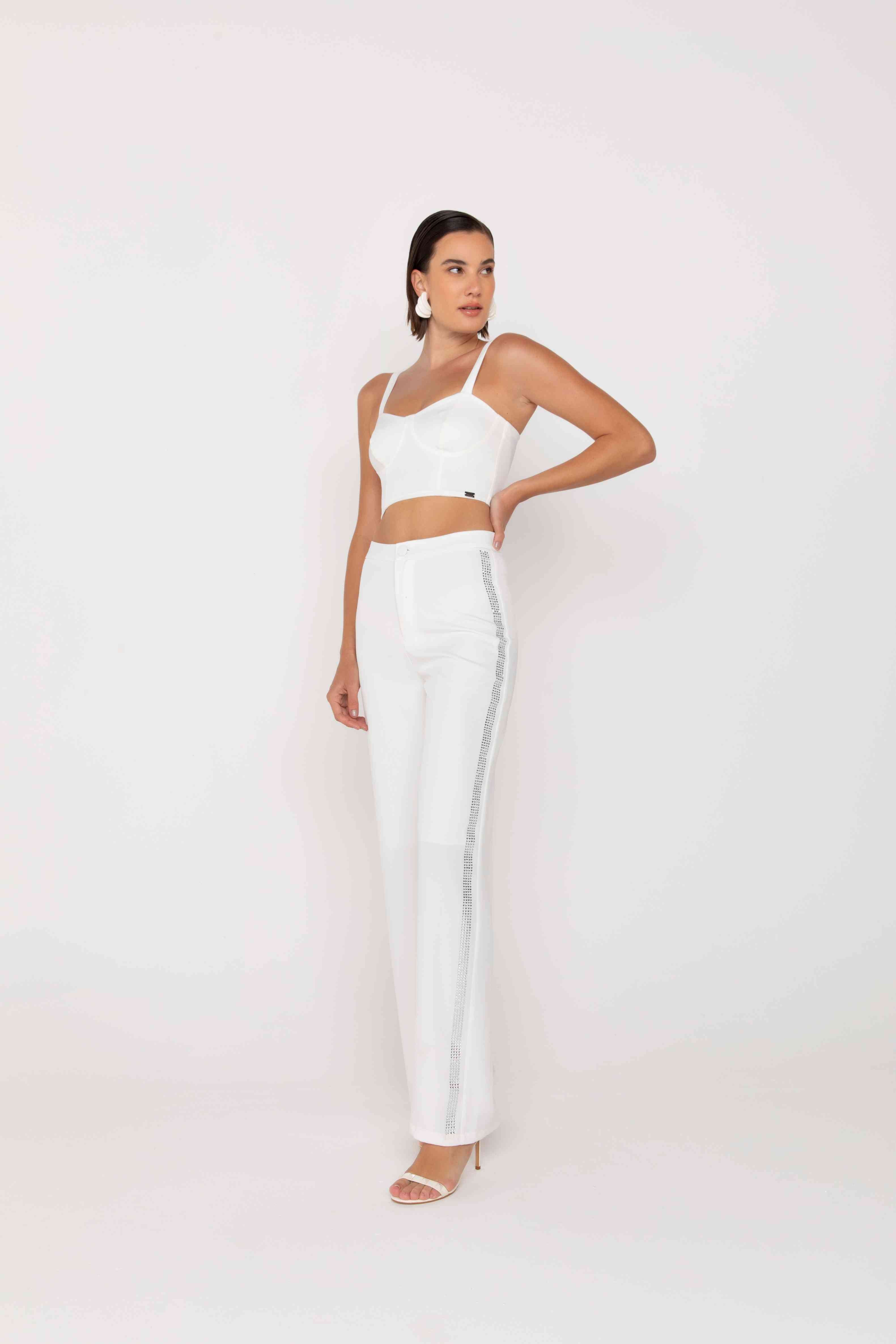 CALCA RETA DETALHE LATERAL STRASS ONCA PRETA