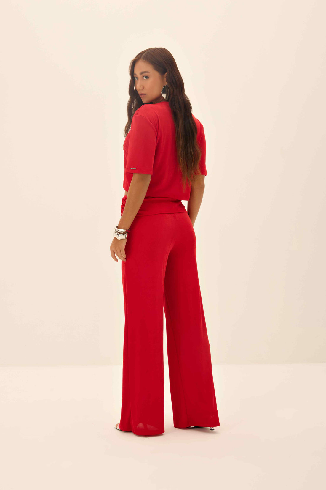 CALÇA FEMININA WIDELEG FRANZIDO LATERAL ONCA PRETA