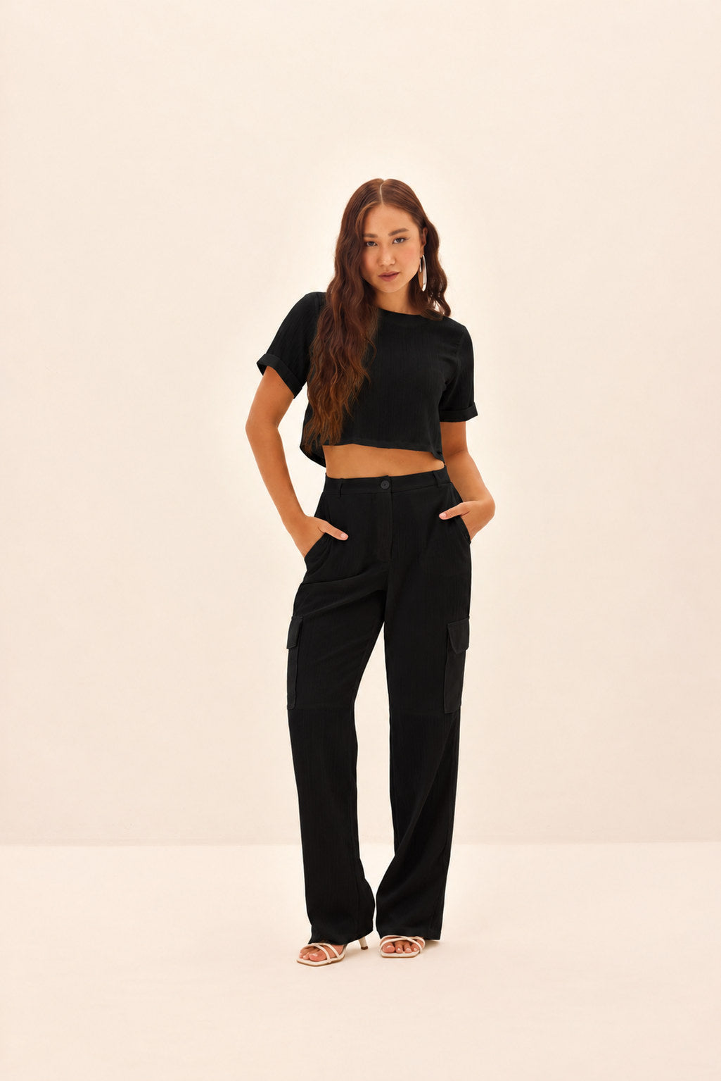CALÇA RETA FEMININA CARGO  ALFAIATARIA LEVE ONCA PRETA
