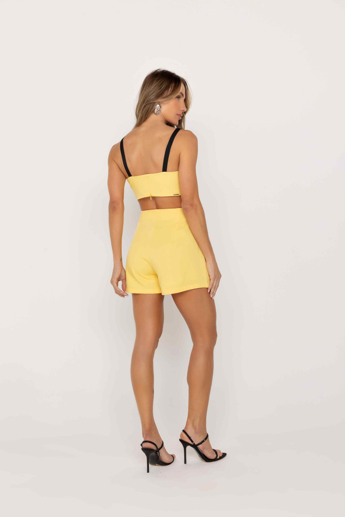 SHORTS SAIA TRANSPASSADO ALFAIATARIA ONCA PRETA