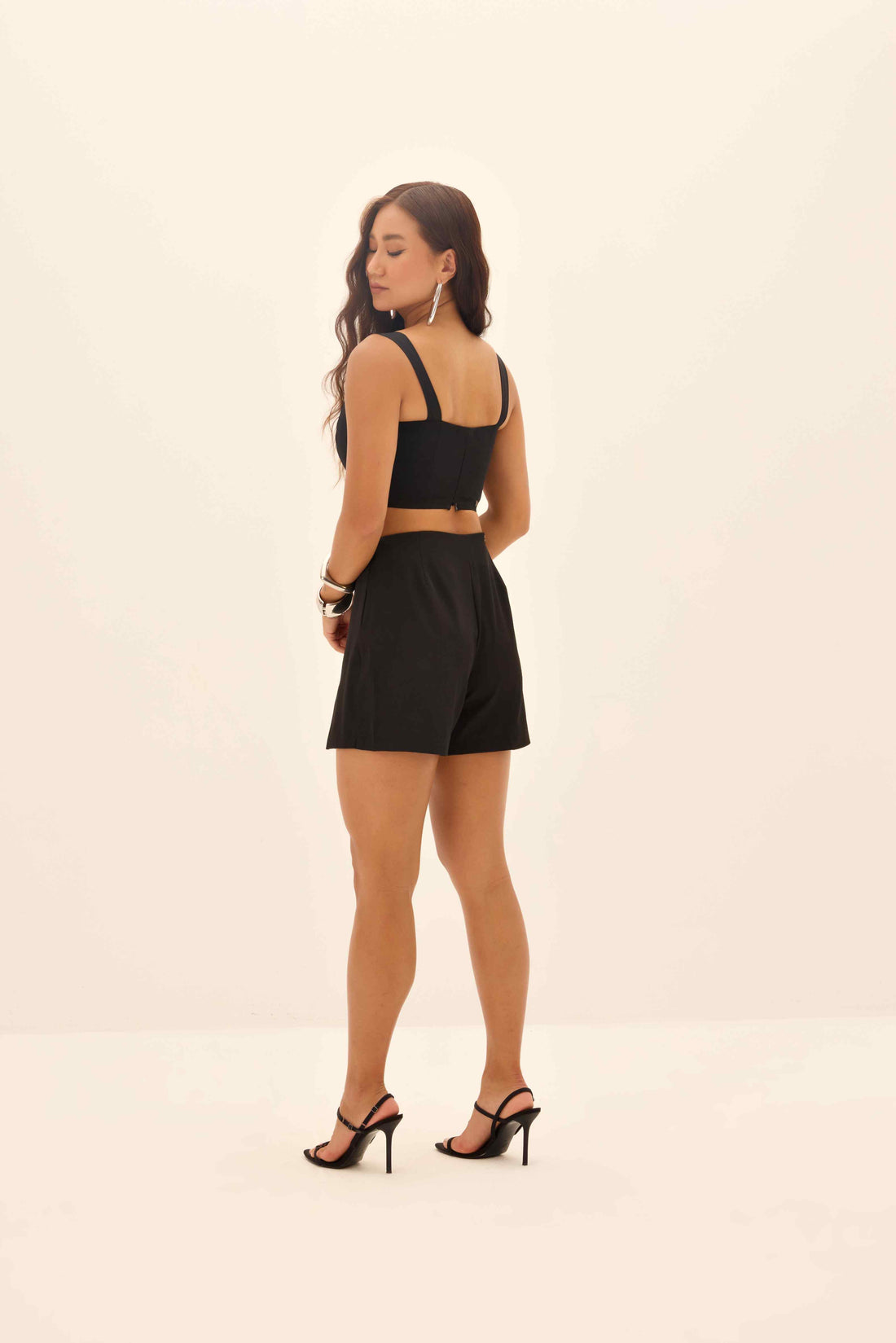 SHORTS SAIA FEMININO BASICO DUAS MINI FENDA ONÇA PRETA