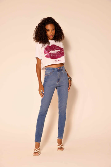 T-SHIRT FEMININA CROPPED LOCALIZADA ONCA PRETA