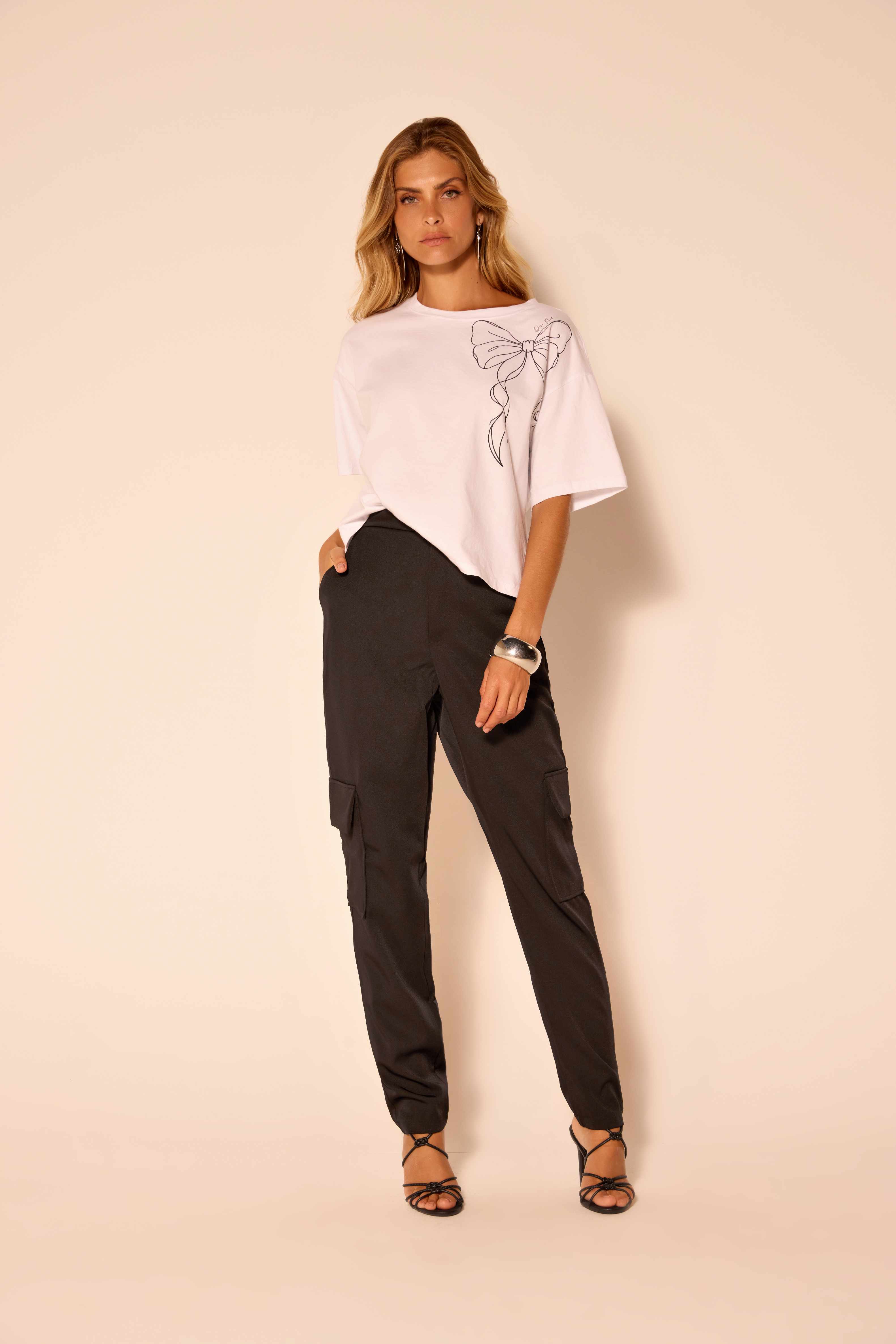 T-SHIRT FEMININA LOCALIZADA ONCA PRETA
