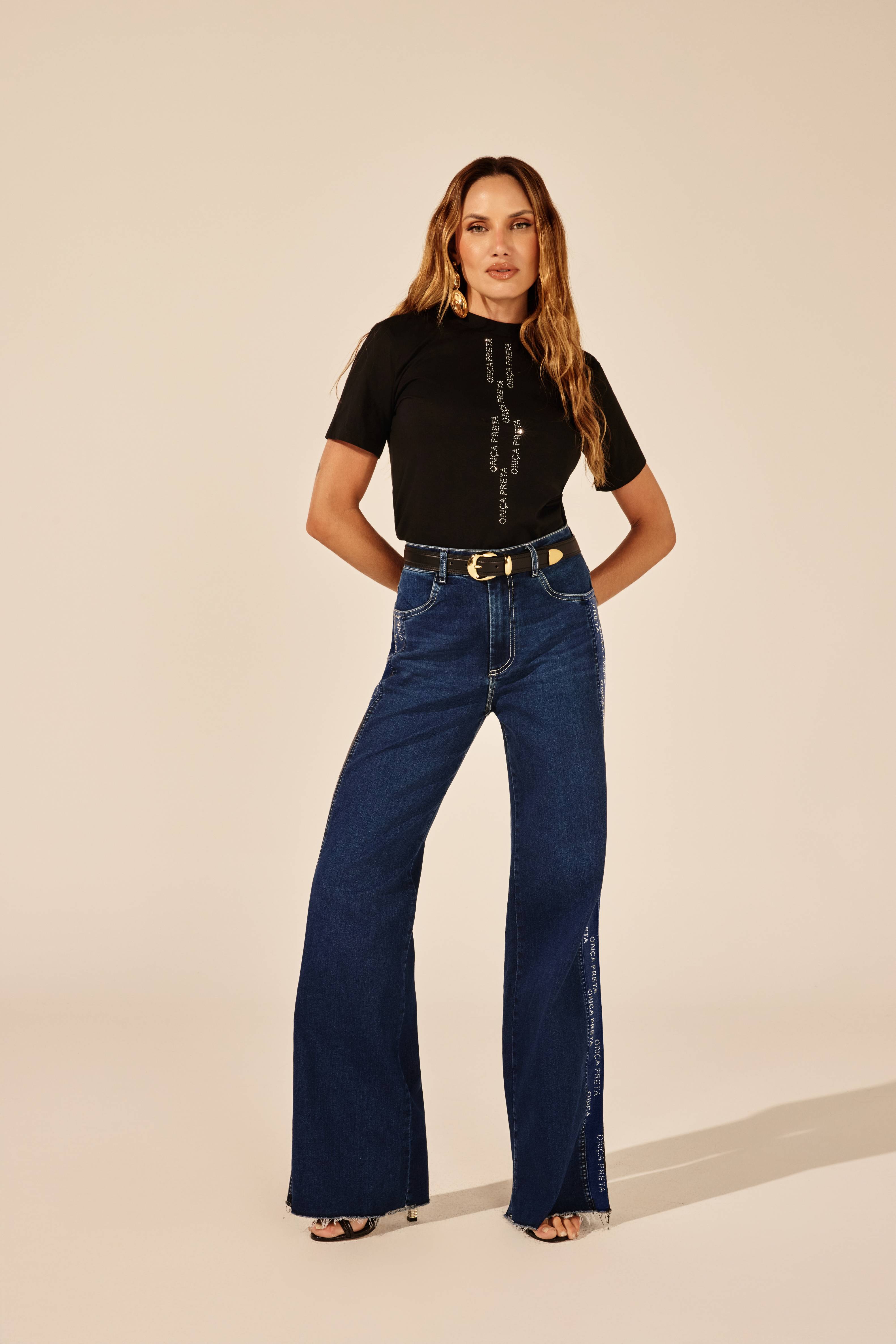 T-SHIRT STRASS LOGOMANIA FRONTAL PRETA