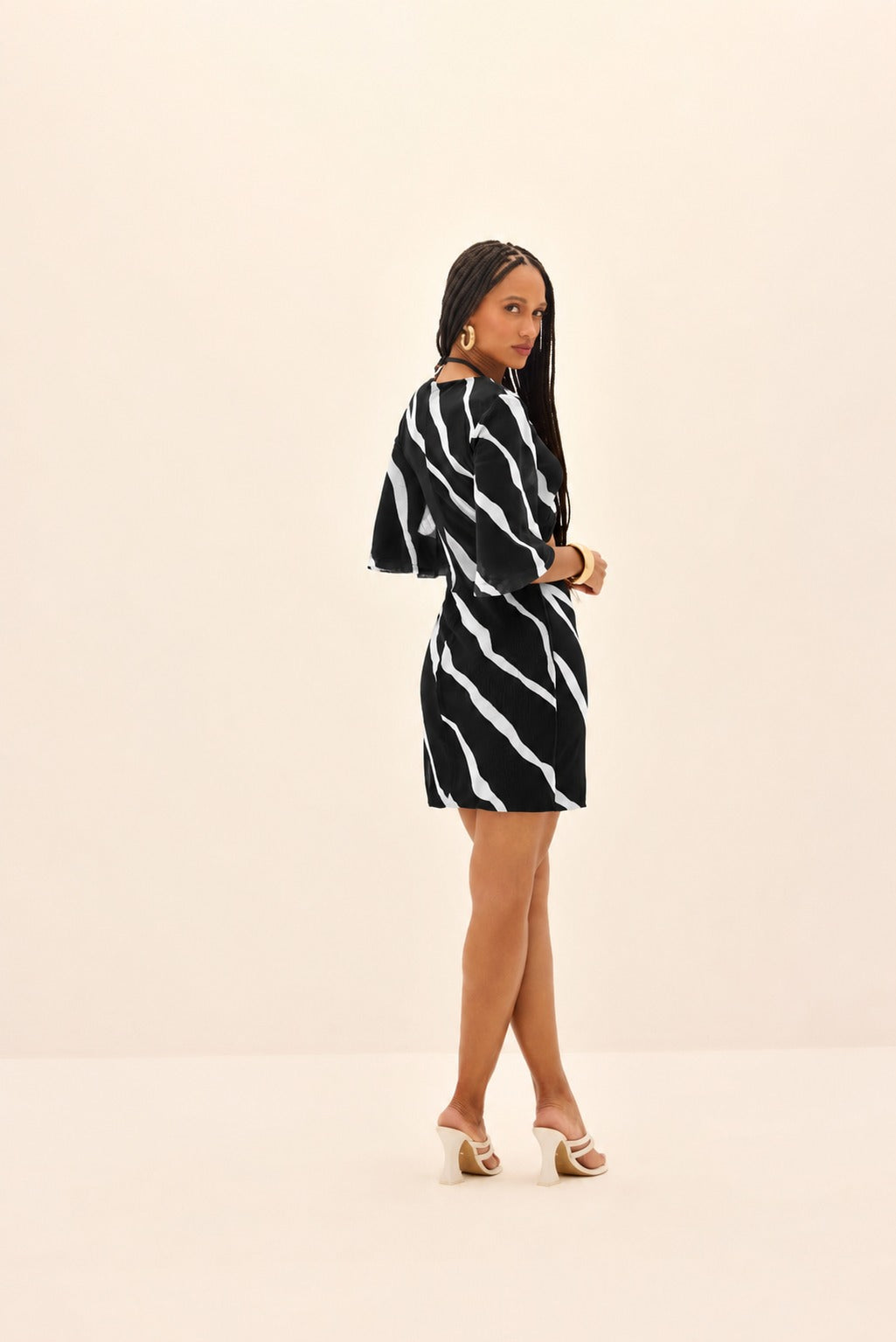 VESTIDO CURTO FRANZIDO FRONTAL