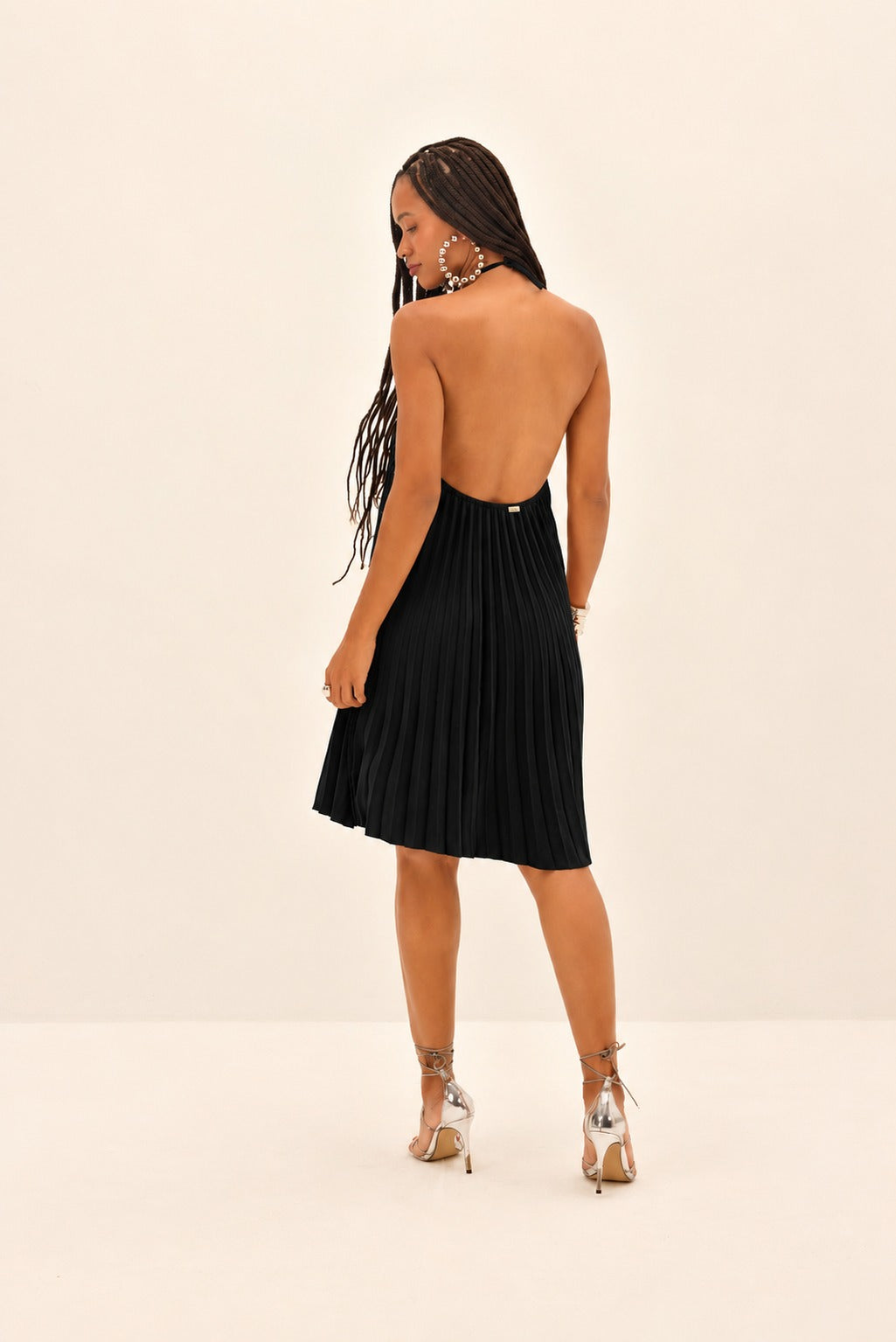 VESTIDO CURTO FRENTE ÚNICA PLISSADO EVASÊ