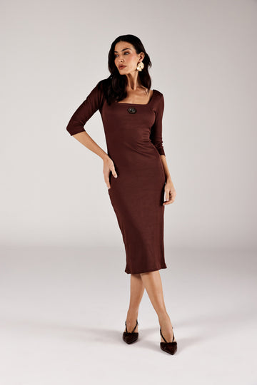 VESTIDO MIDI FEMININO DECOTE QUADRADO ETIQUETA FRONTAL CANELADO ONÇA PRETA