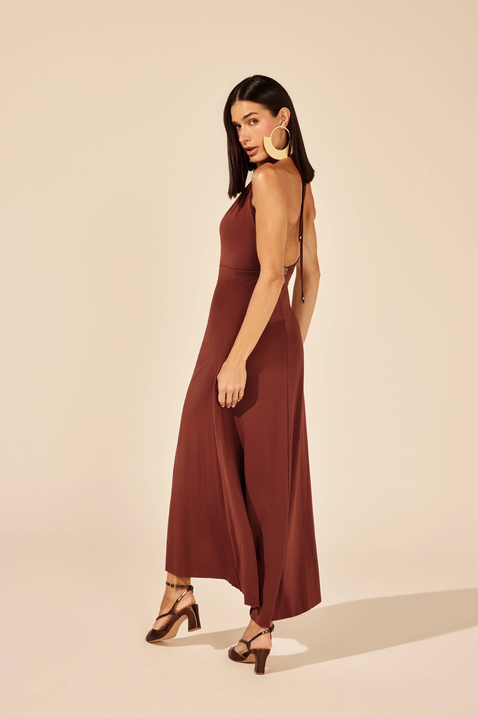 Vestido longo franzido cintura, vista traseira com amarração Onça Preta