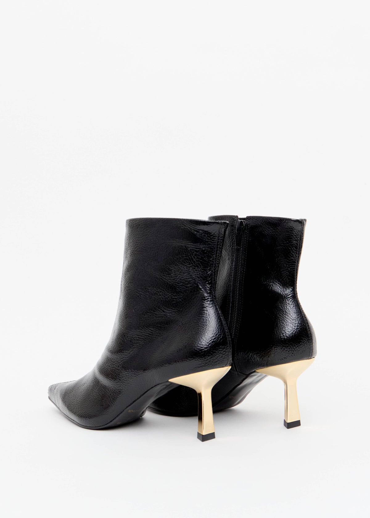 BOTA CANO CURTO VERNIZ SALTO DOURADO