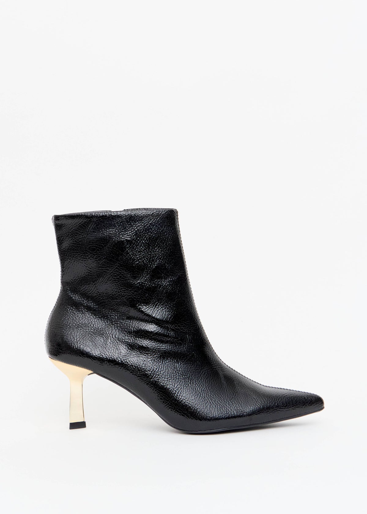 BOTA CANO CURTO VERNIZ SALTO DOURADO