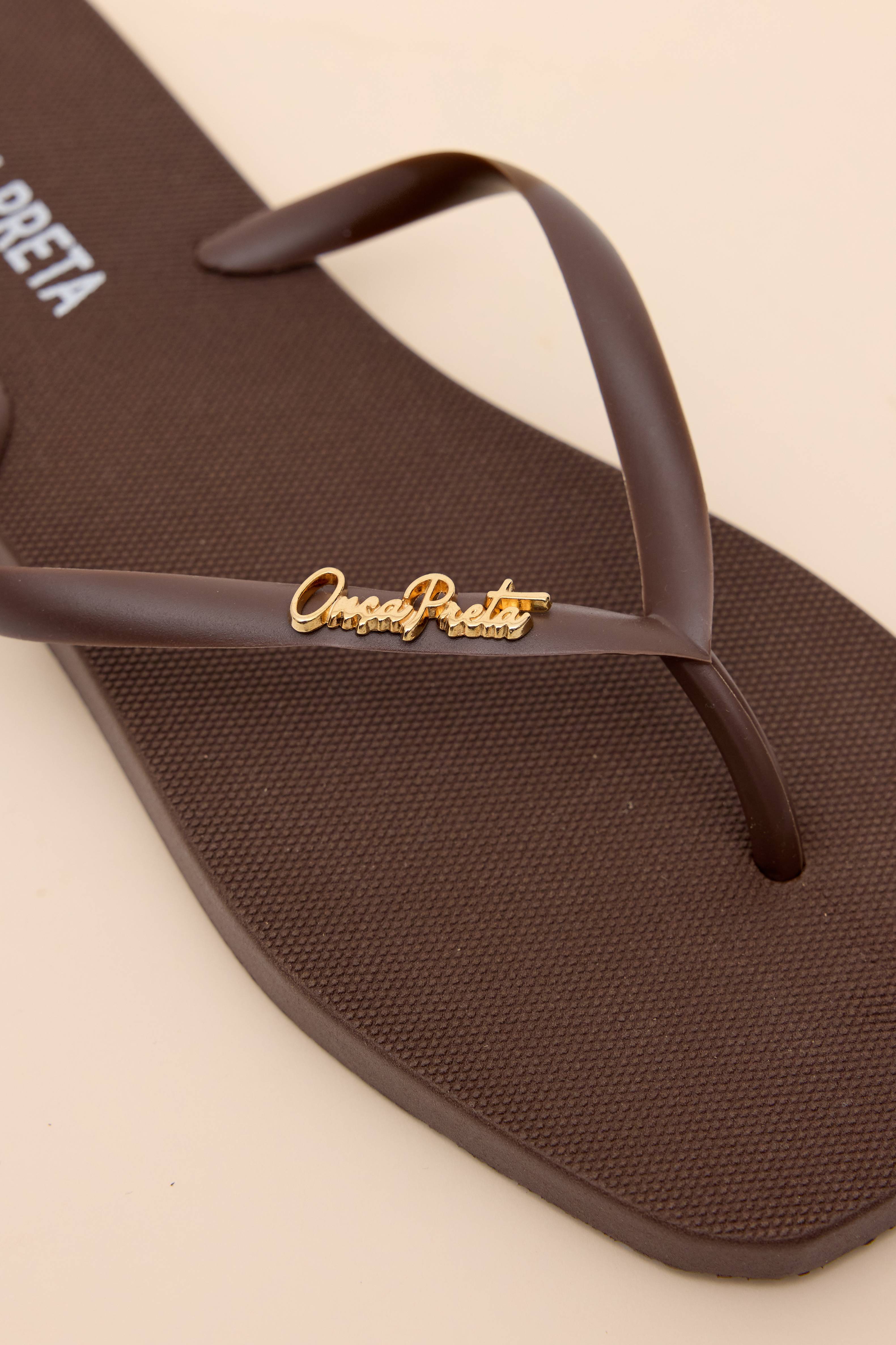 CHINELO METAL ASSINATURA BASE QUADRADA