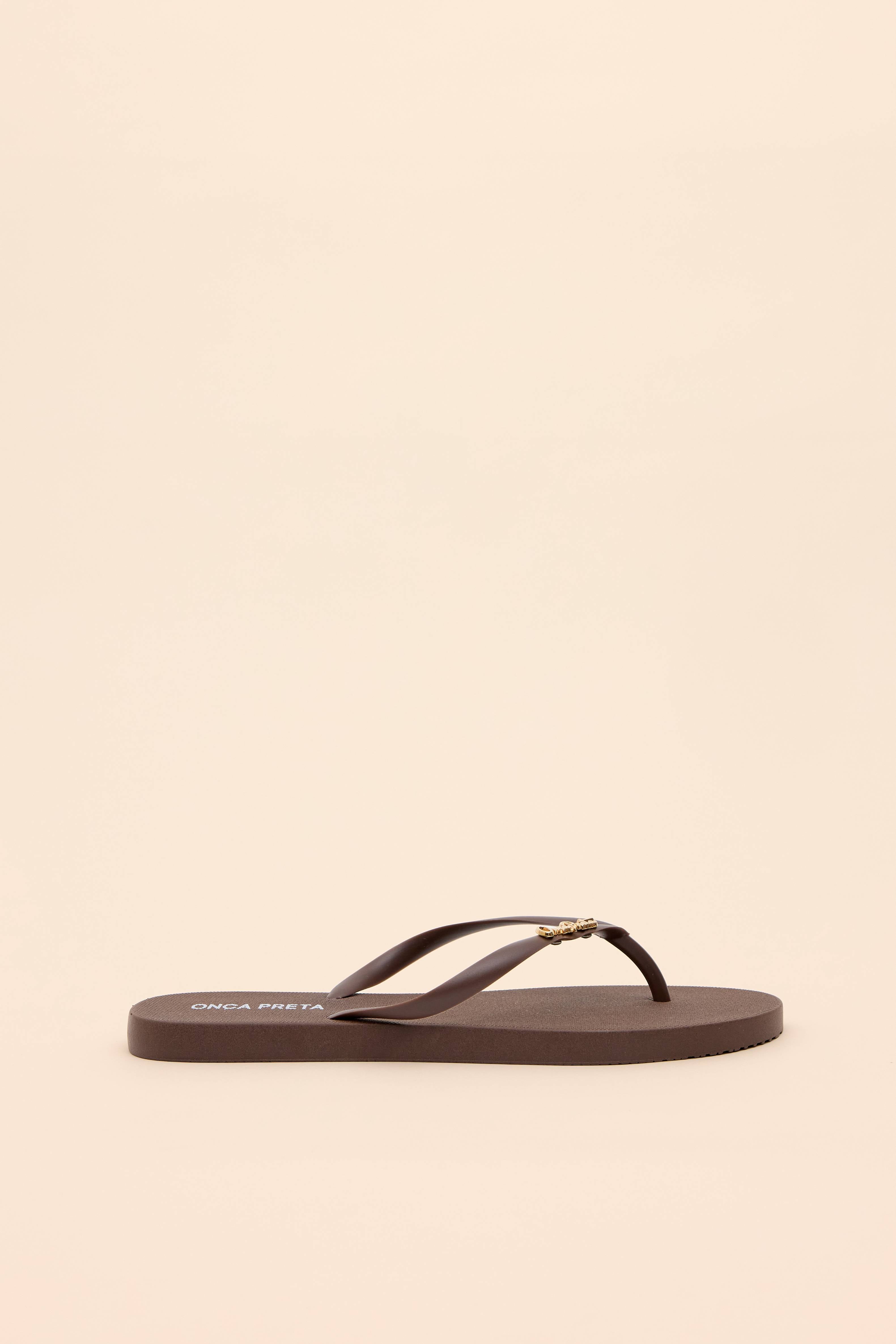 CHINELO METAL ASSINATURA BASE ARREDONDADA