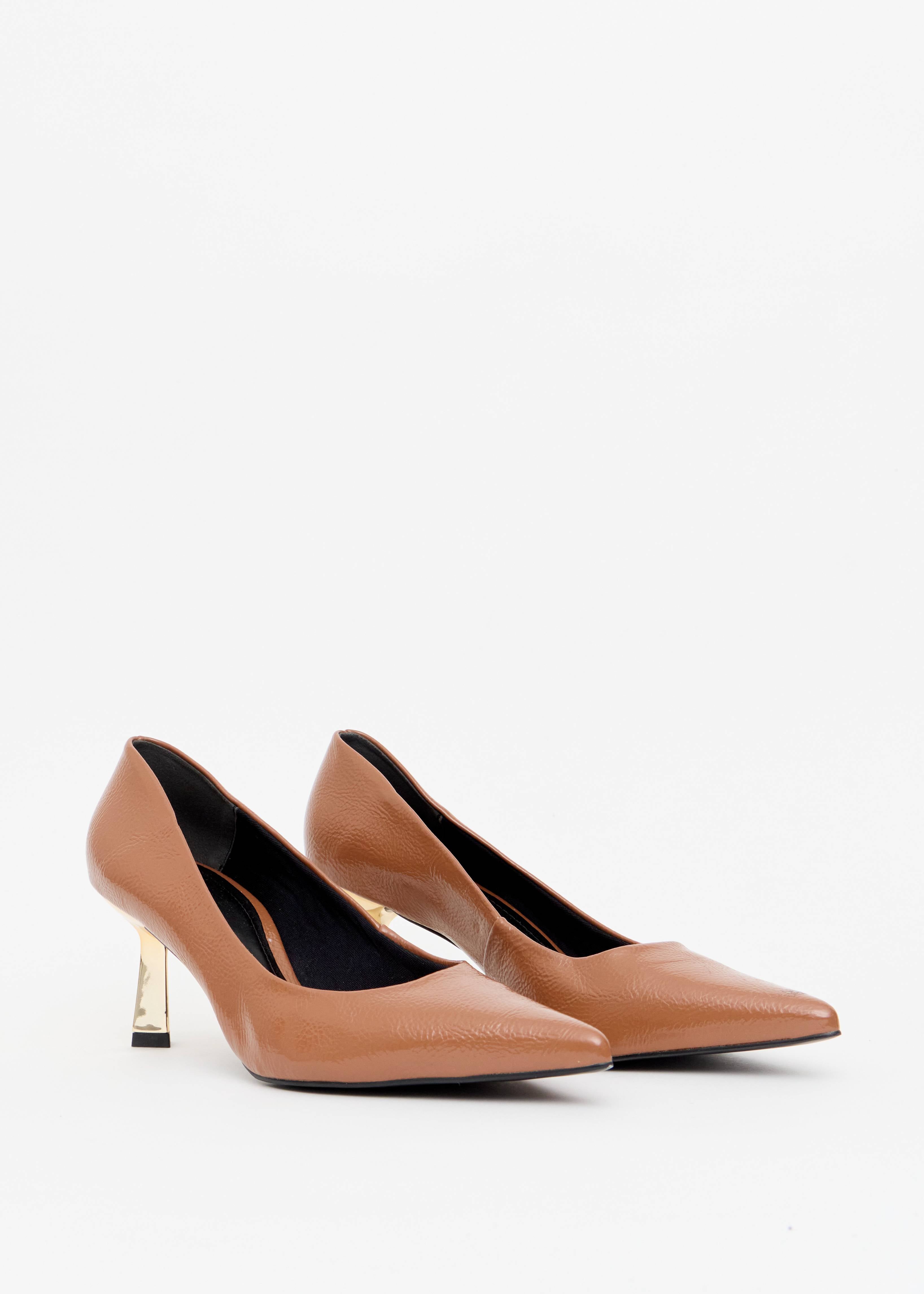 SCARPIN FECHADO VERNIZ SALTO DOURADO