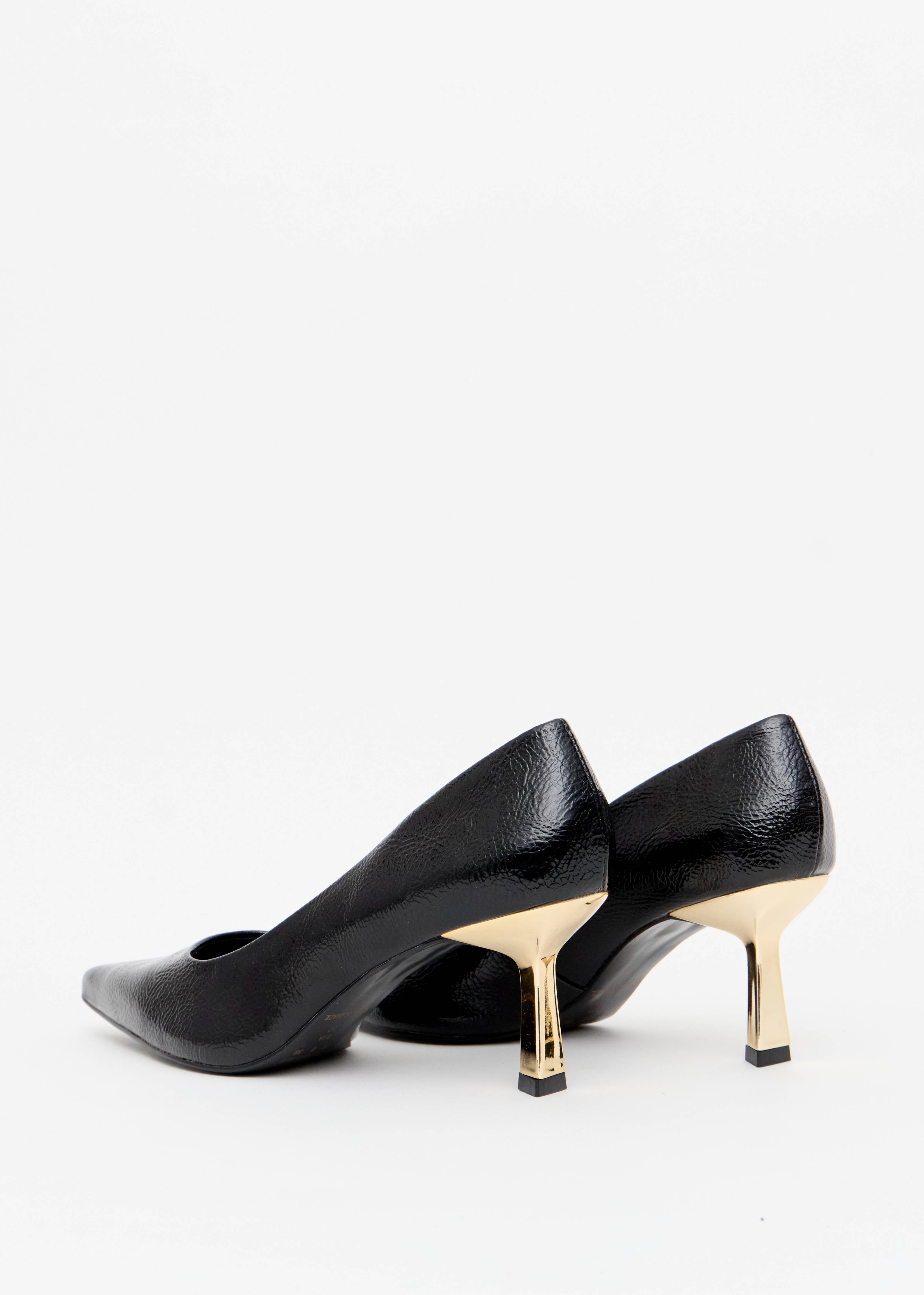 SCARPIN FECHADO VERNIZ SALTO DOURADO