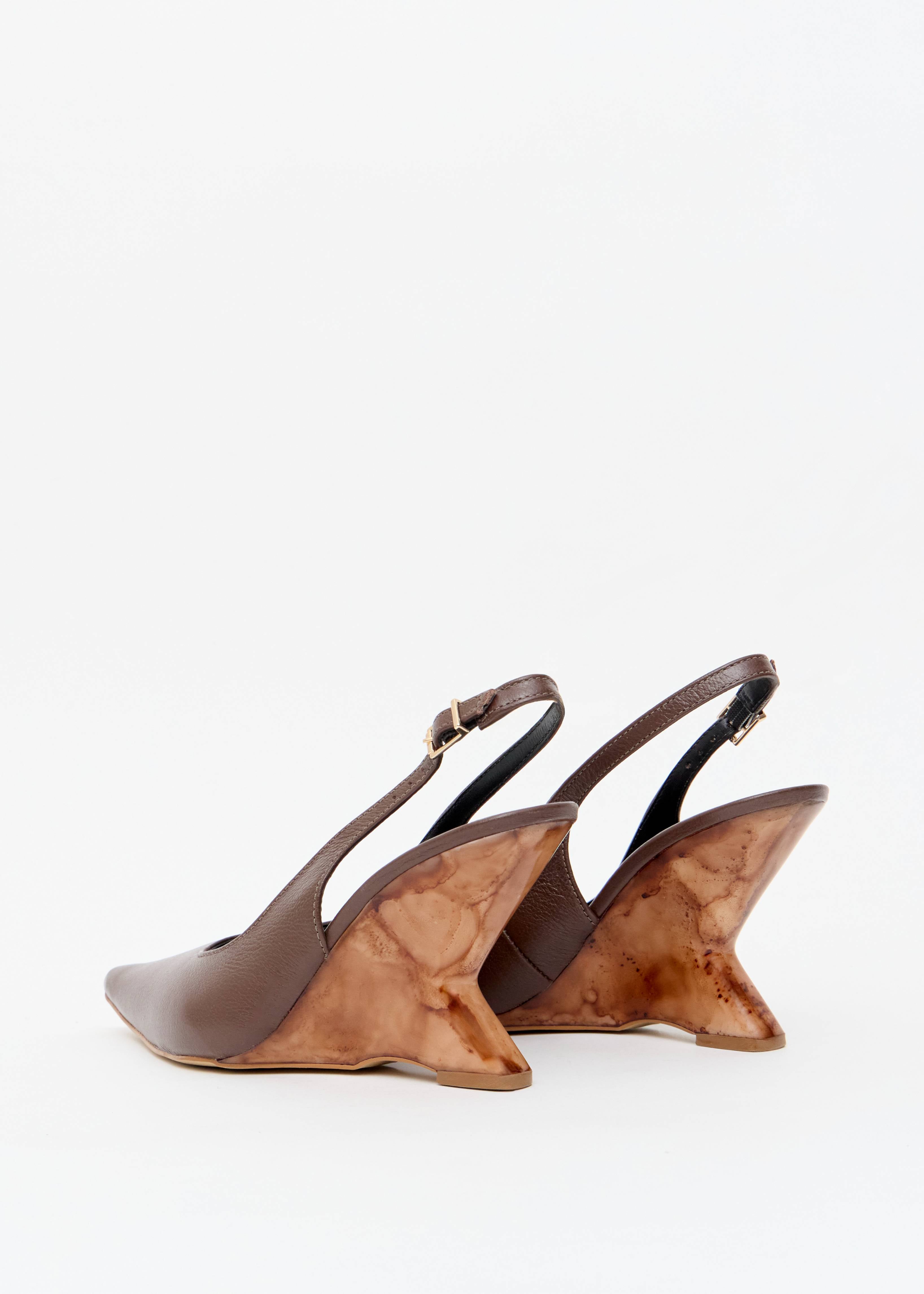 SCARPIN SLINGBACK SALTO ANABELA CASEíNA