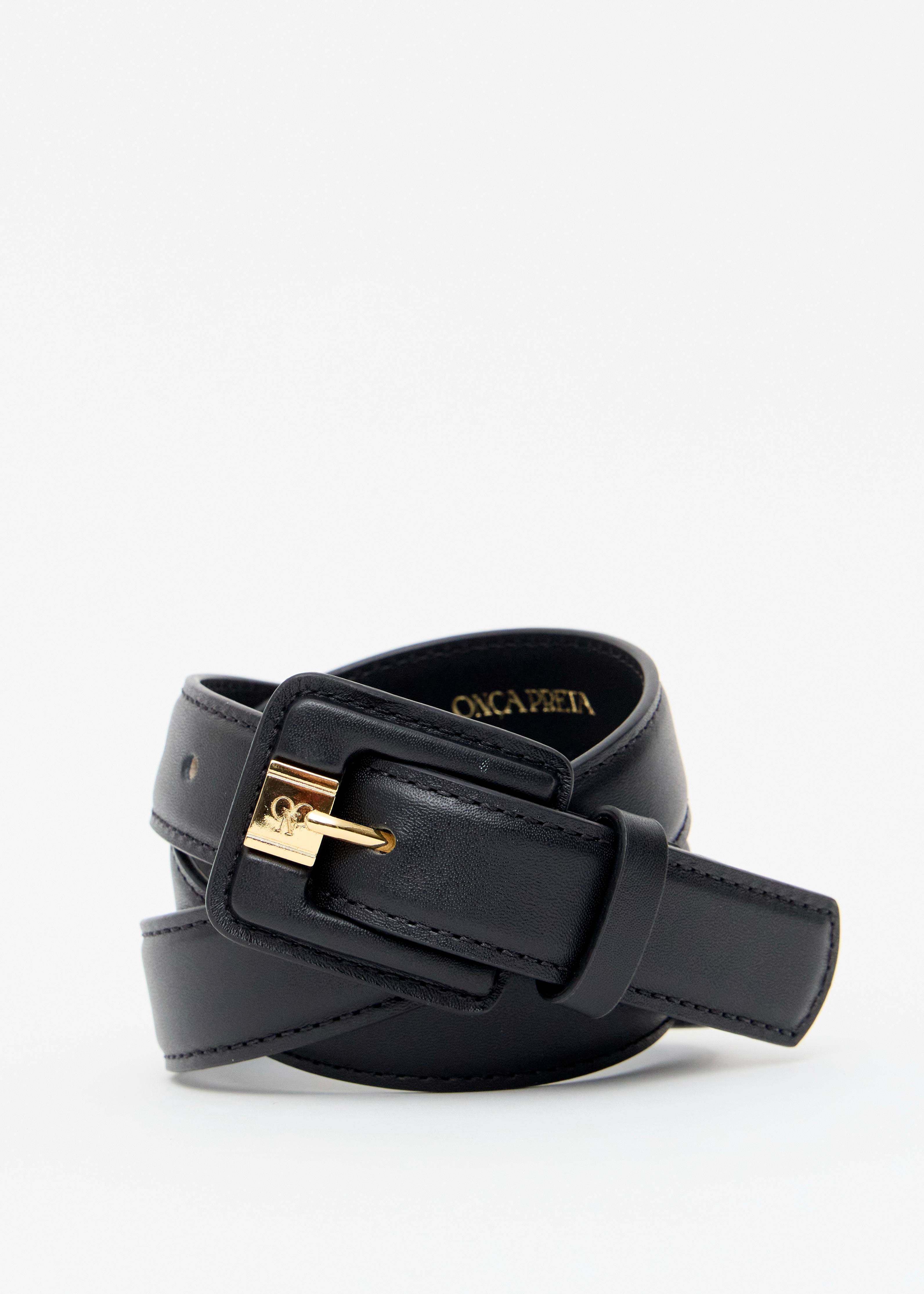 Cinto napa preto fivela revestida monograma OP dourado Onça Preta