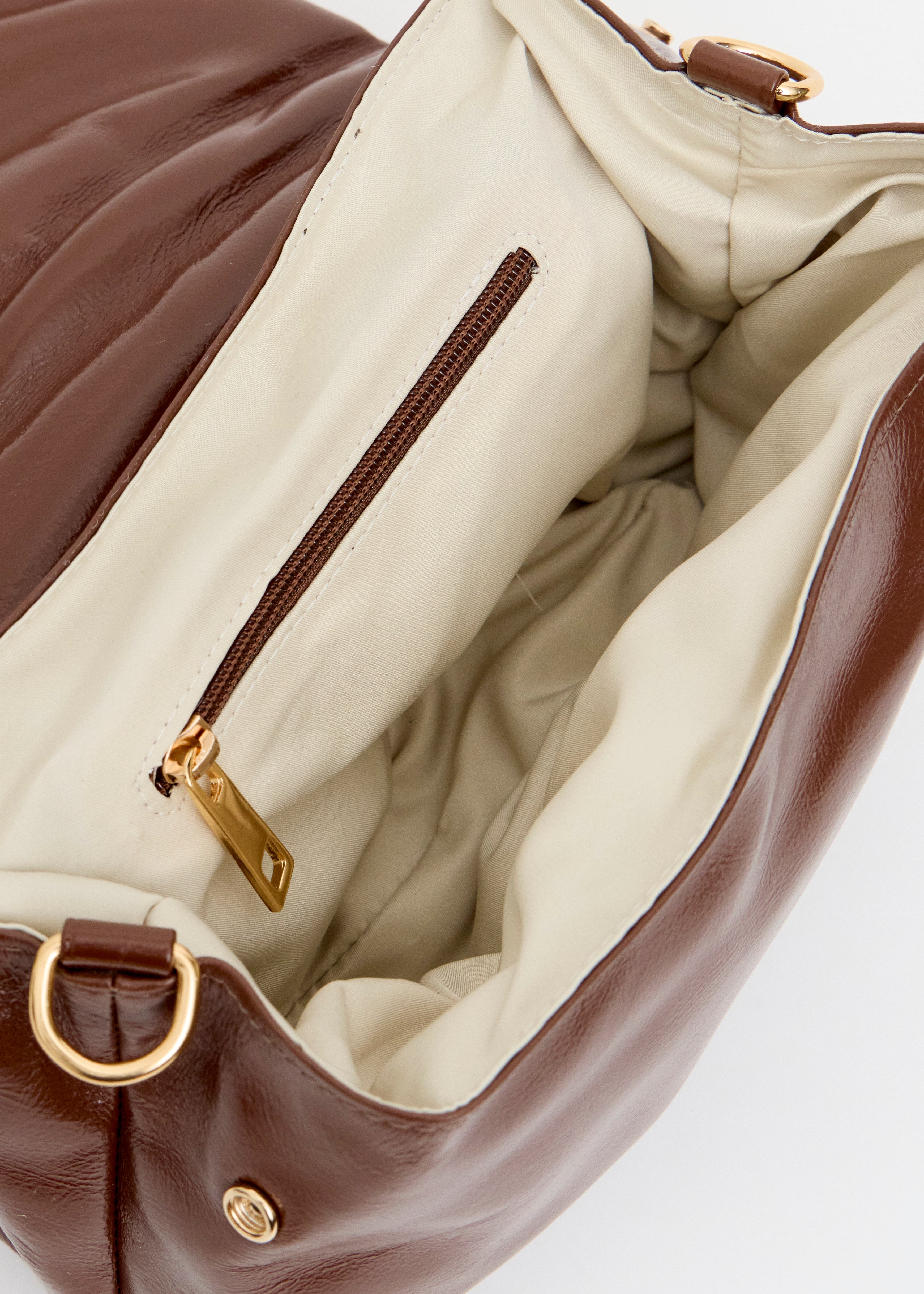 Interior bolsa caseina chocolate forro off white ziper dourado - Onça Preta