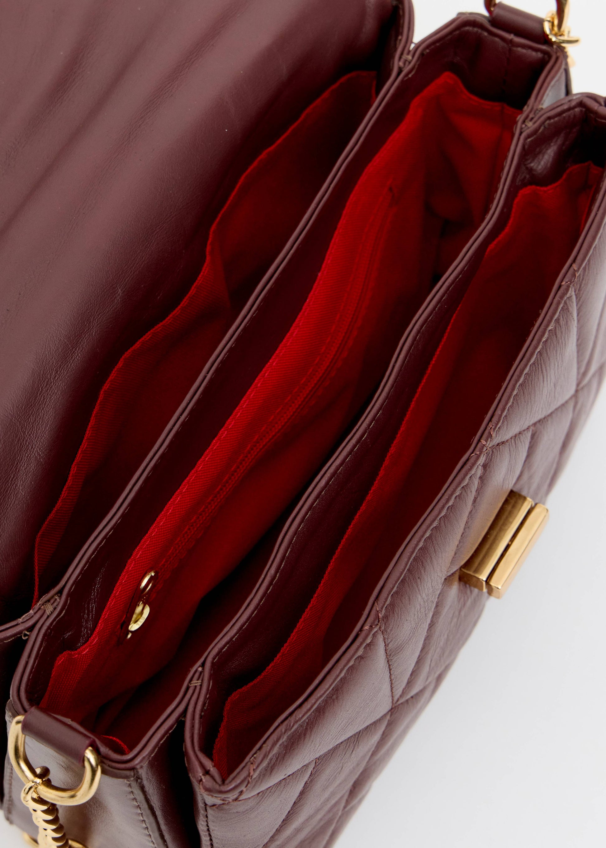 Interior bolsa matelasse vinho forro vermelho compartimentos Onça Preta