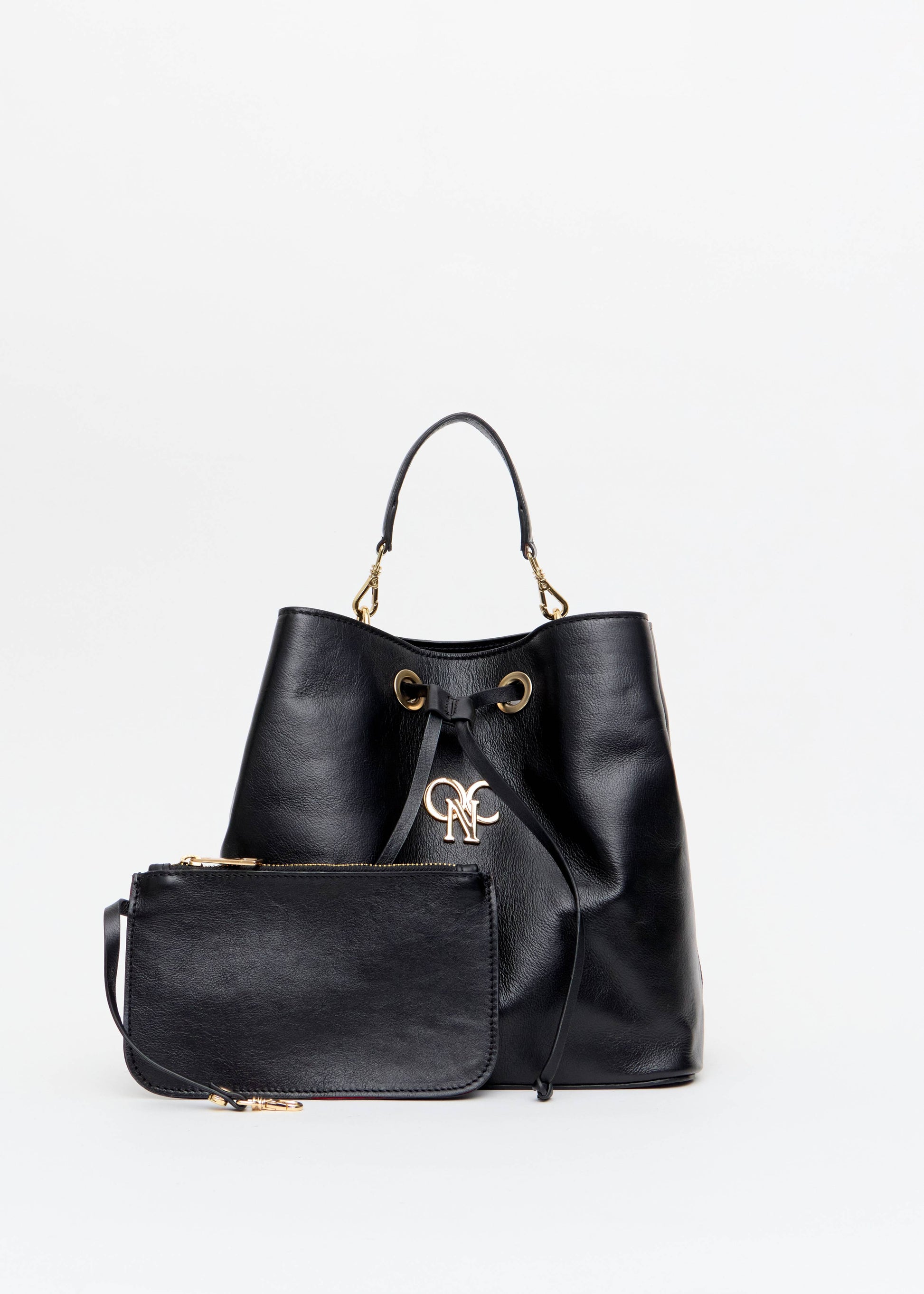 Bolsa bucket preta com necessaire monograma OP dourado Onça Preta