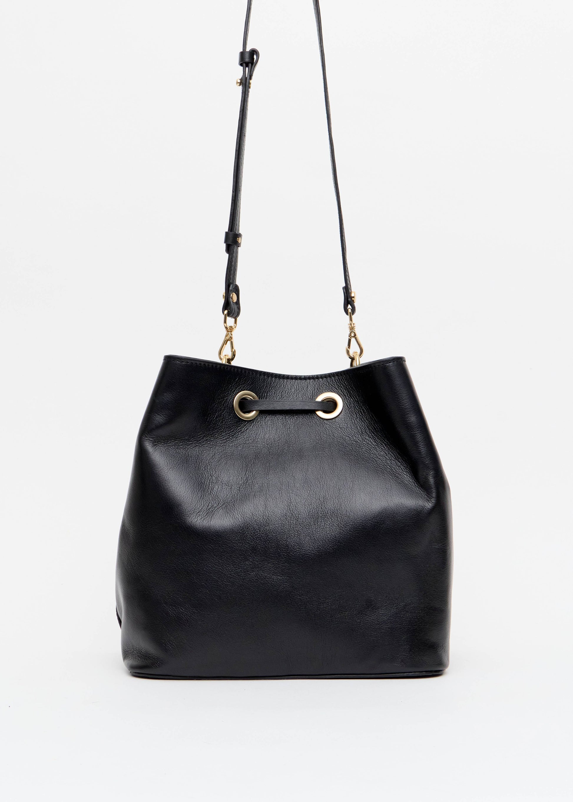 Bolsa bucket preta alca transversal ajustavel Onça Preta