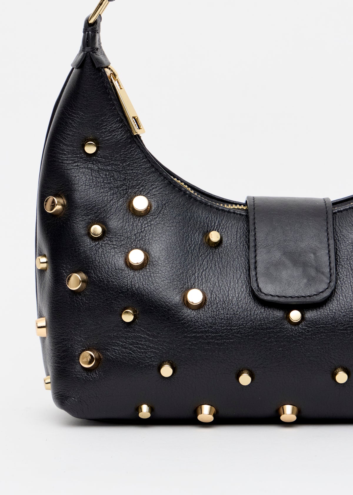 BOLSA MEIA LUA COM TACHAS