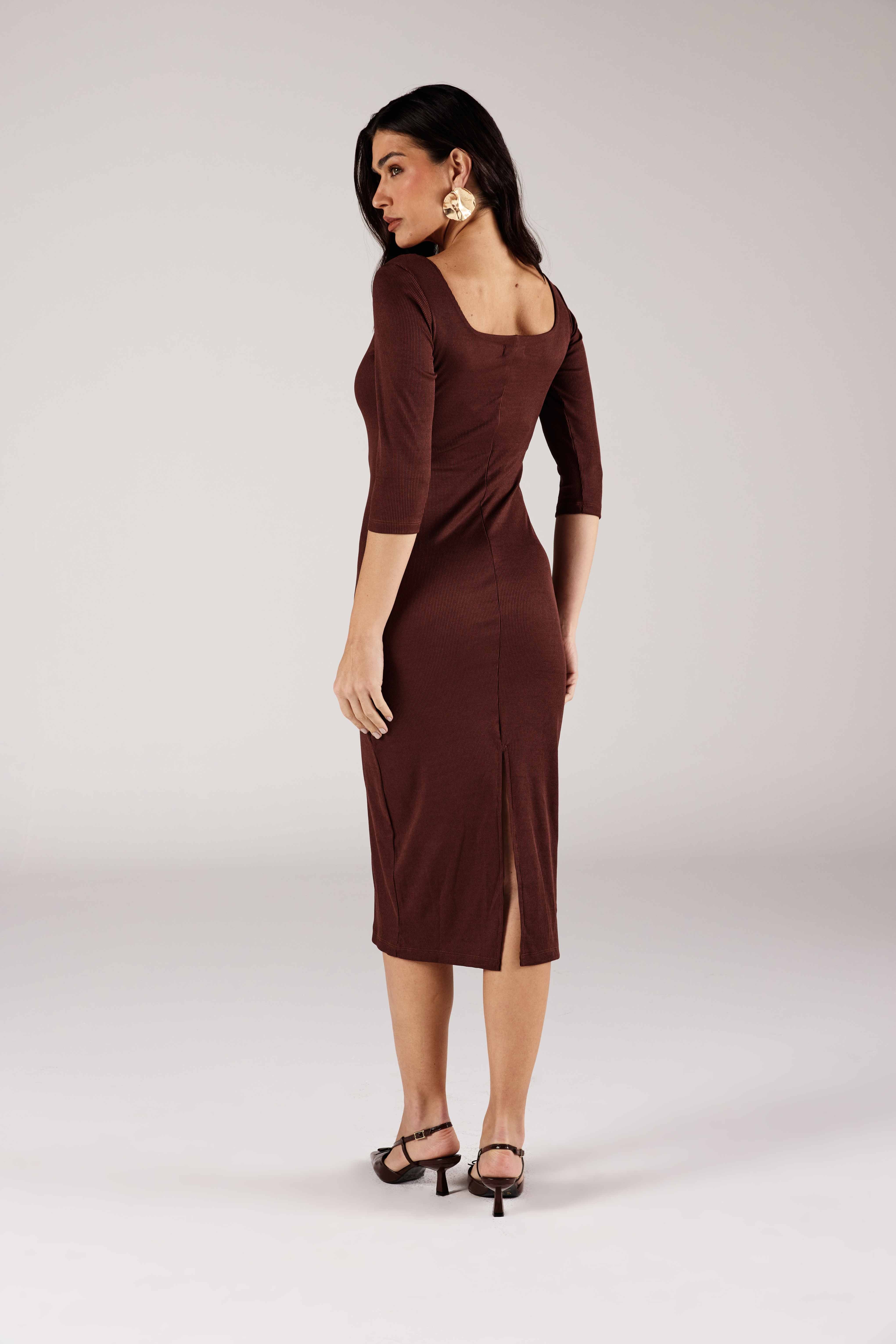 VESTIDO MIDI FEMININO DECOTE QUADRADO ETIQUETA FRONTAL CANELADO ONÇA PRETA