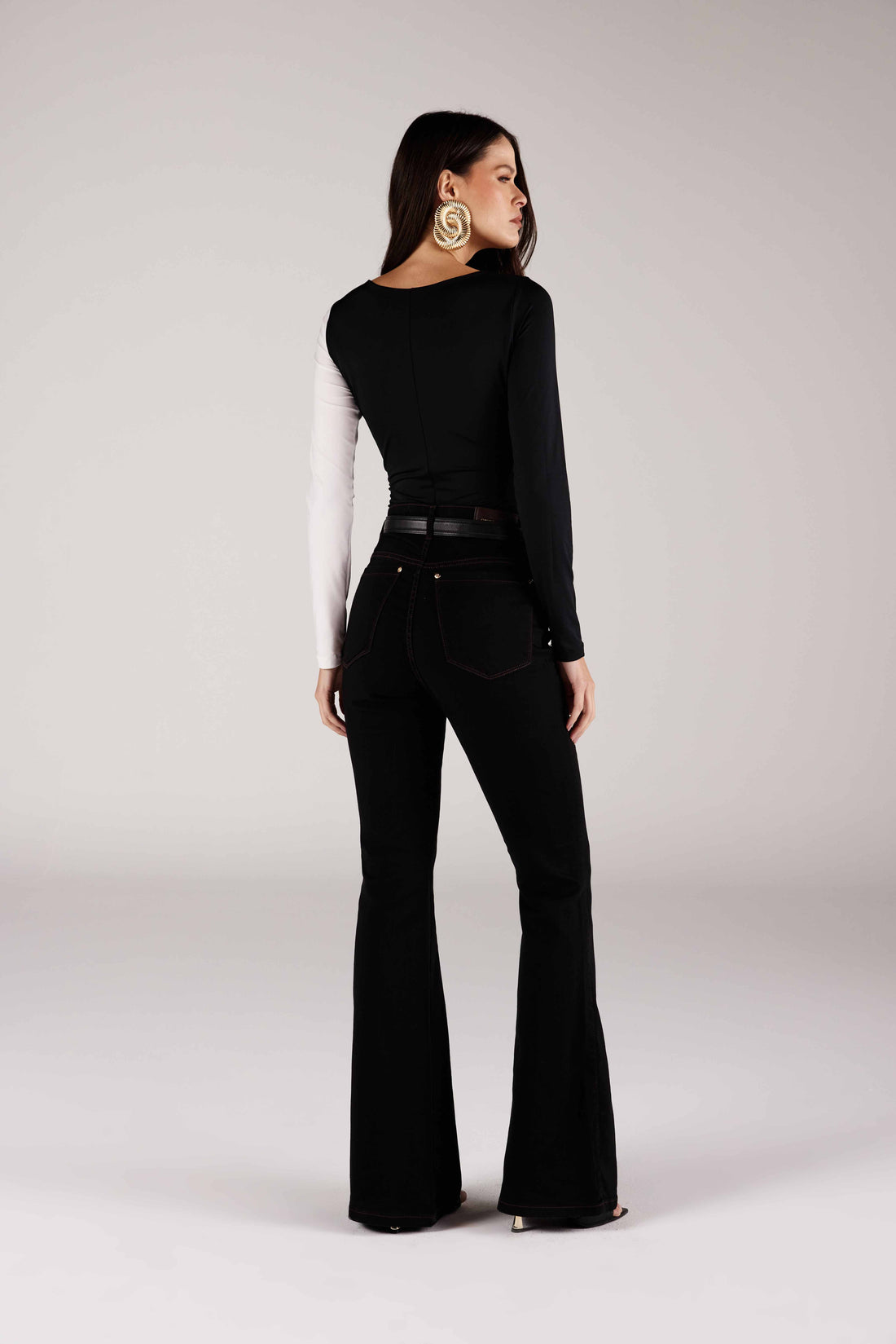 CALÇA FLARE FEMININA AMACIADA JEANS ONÇA PRETA