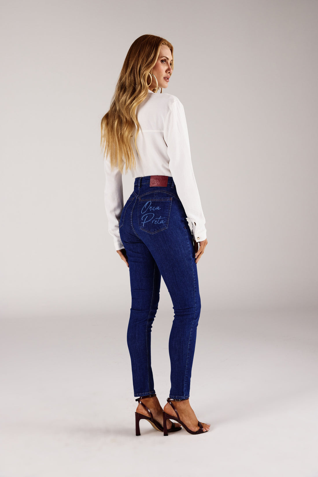 CALÇA SKINNY FEMININA BOLSO ASSINATURA LASER JEANS ONÇA PRETA